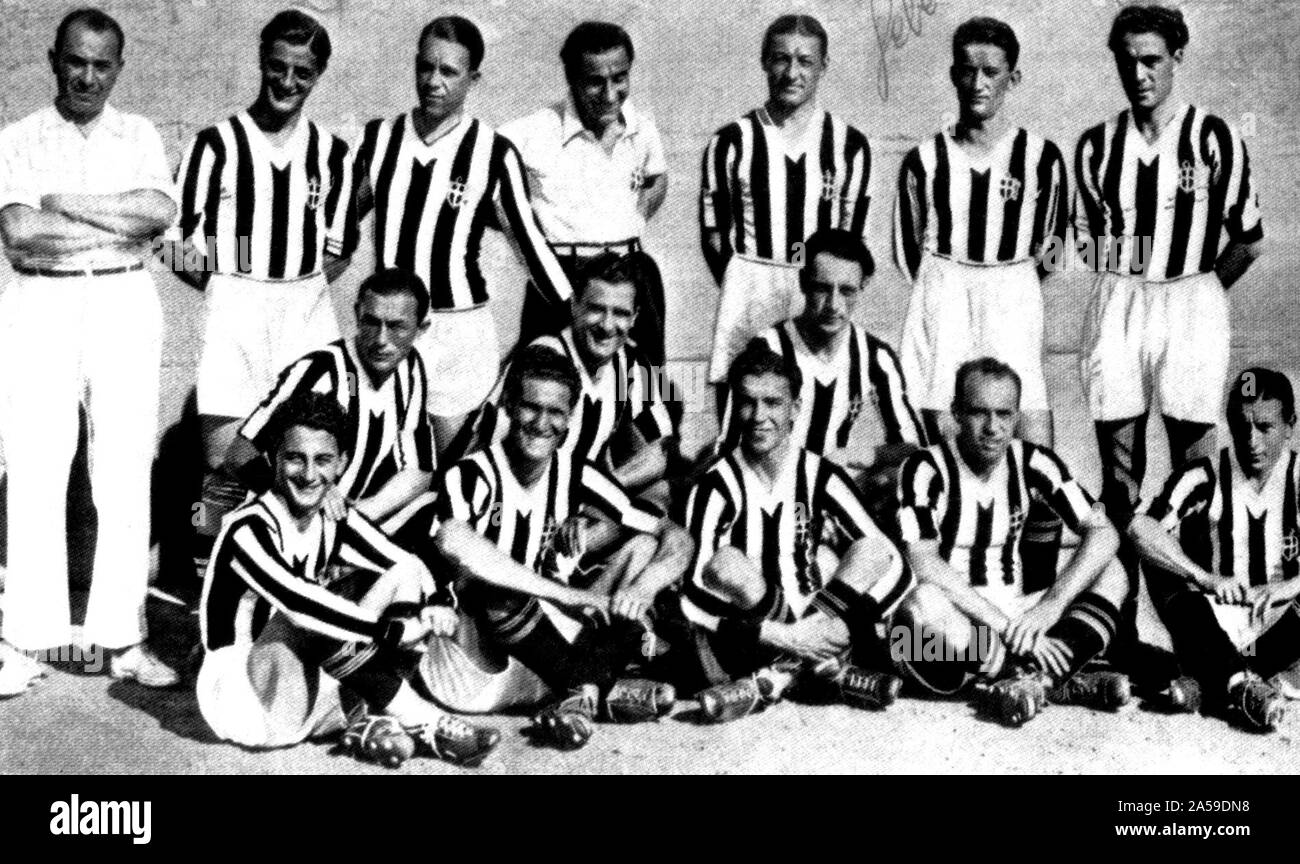 The first-team squad of F.B.C. Juventus in the 1932–33 season. From left to right, top: C. Carcano (coach), R. Cesarini, V. Rosetta (captain), G. Combi, U. Caligaris, M. Ferrero, F. Munerati; middle: M. Varglien (I), L. Monti, L. Bertolini; bottom: P. Sernagiotto 'Ministrinho', G. Varglien (II), F. Borel (II), G. Ferrari, R. Orsi. Stock Photo