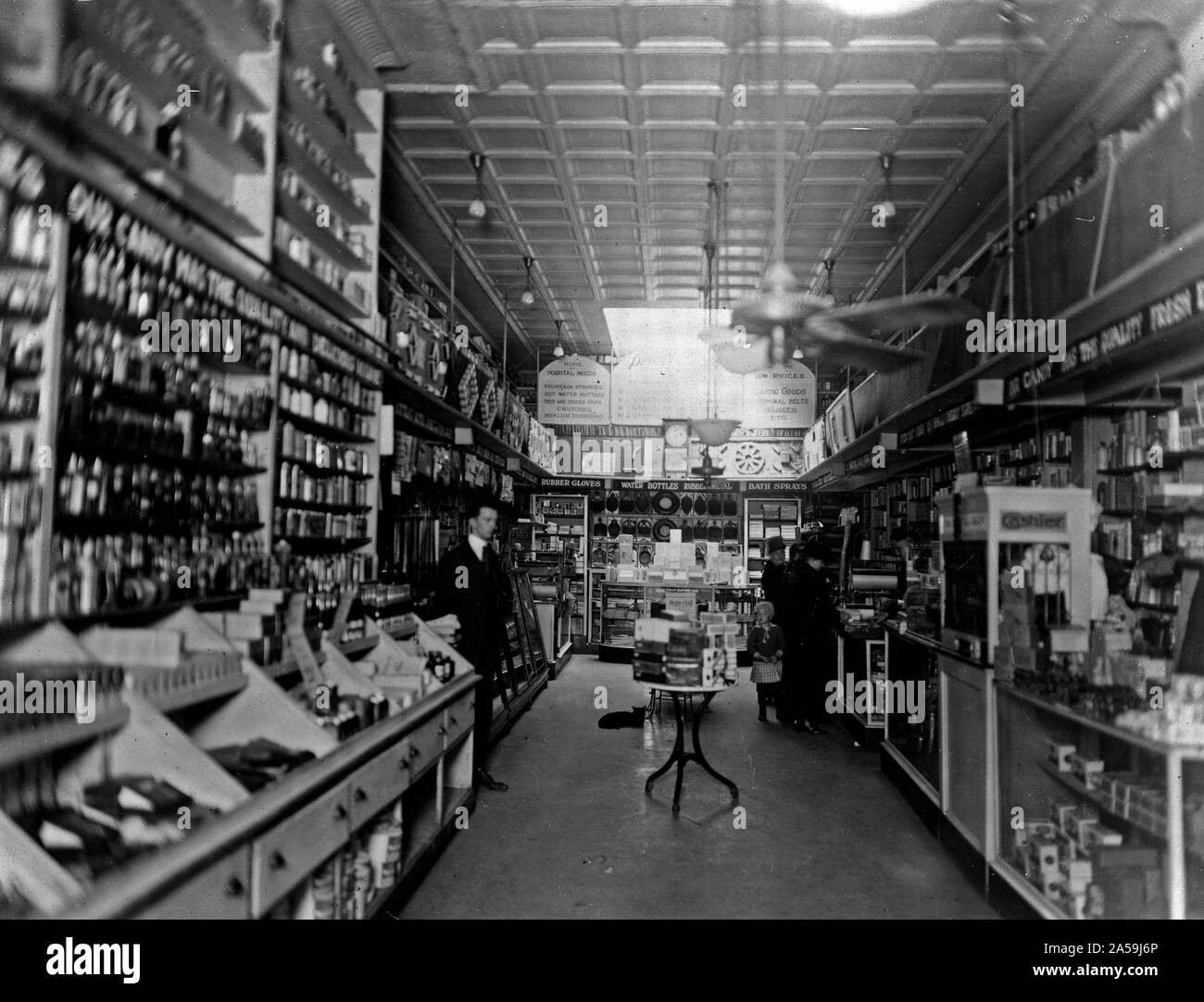 Interior of People's Drug Store, No. 5, 8th and H Streets, N.E., Washington, D.C., with employees and customers ca. 1909-1932 Stock Photo