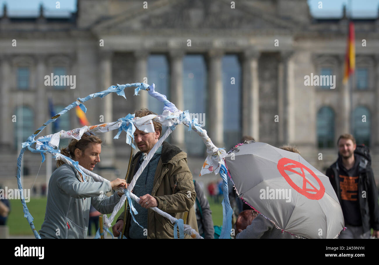 Extinction Rebellion Germany set up their Climate Camp near the Chancellors Office ourside the Reichstag in Berlin, Germany. Stock Photo