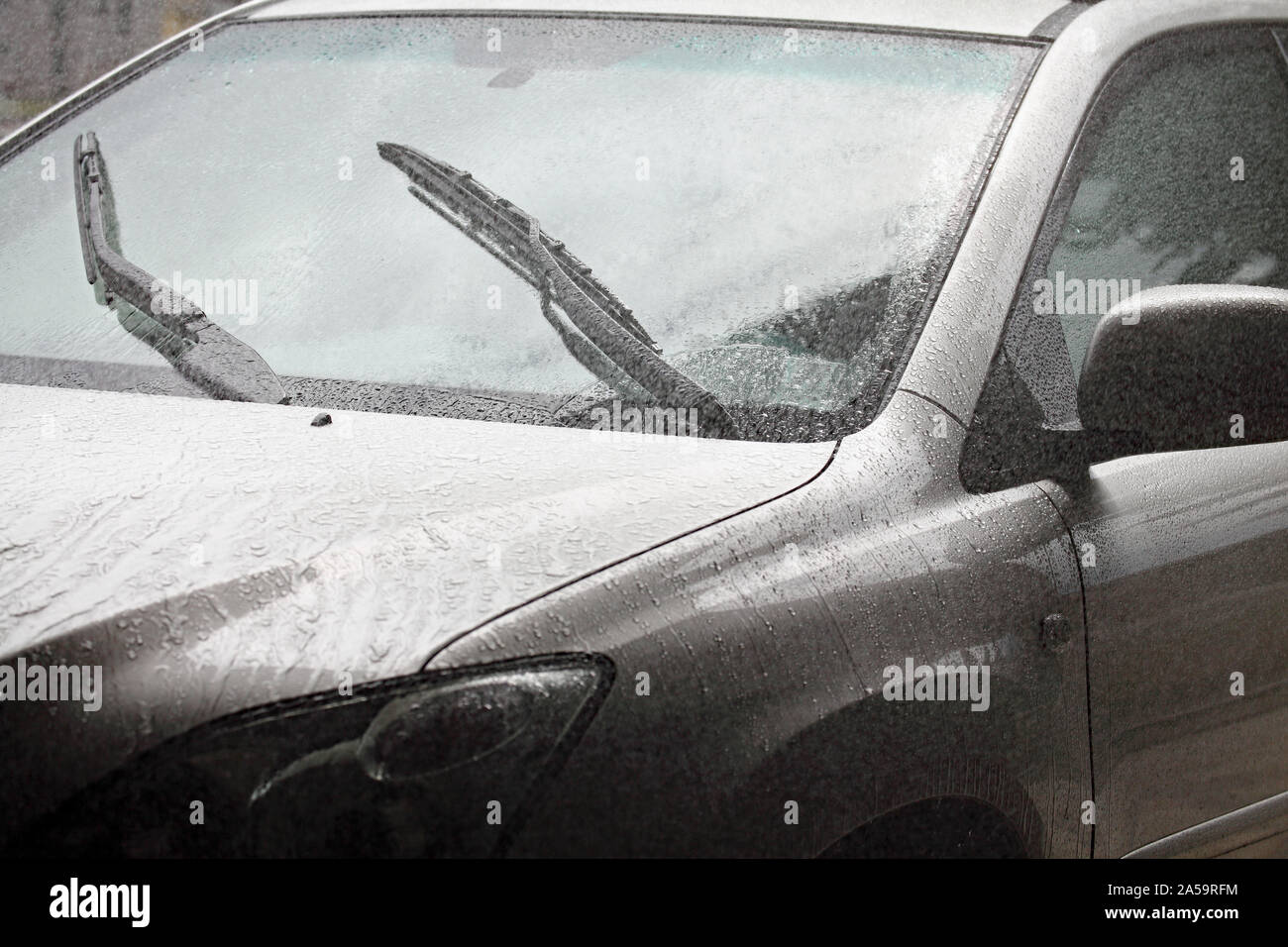 Car bodywork rain hi-res stock photography and images - Alamy