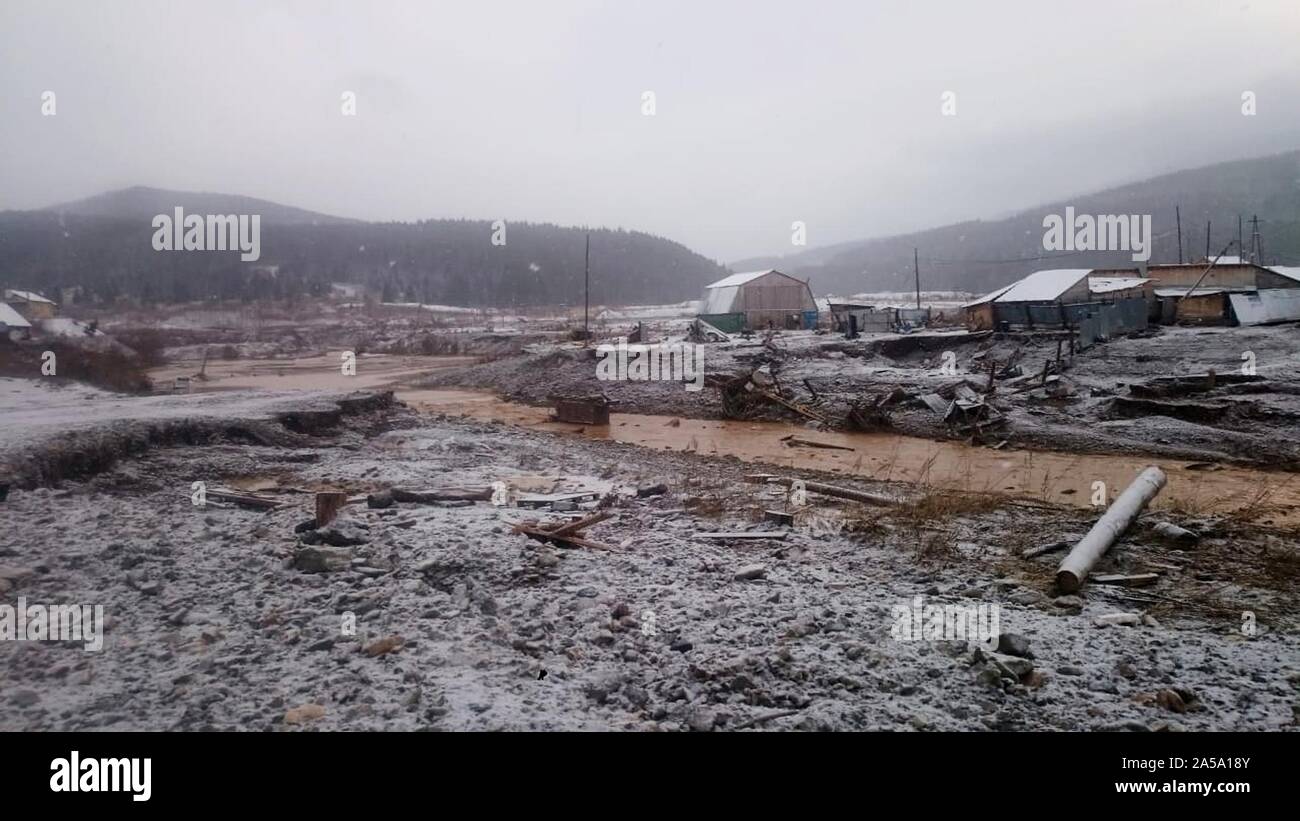 Krasnoyarsk Territory, Russia. 19th Oct, 2019. (A gold mine is flooded after a dam collapsed in the Kuraginsky district of Russia's Krasnoyarsk region, Oct. 19, 2019. The death toll rose to 13 after a dam collapsed in the Kuraginsky district of Russia's Krasnoyarsk region, local media reported Saturday. (RIA Novosti via Xinhua) Credit: Xinhua/Alamy Live News Stock Photo