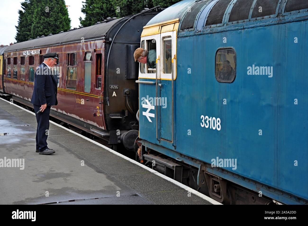 Train driver and guard coupling a Class 33 heritage diesel loco 33108 to the train at Kidderminster Station on the Severn Valley Heritage Railway Stock Photo