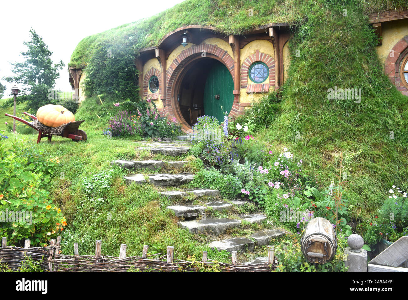 The Hobbit-house of Frodo in the Shire, in the famous place named Hobbiton: The original movie-set of 'Lord of the Rings' and the 'Hobbit-trilogies' Stock Photo