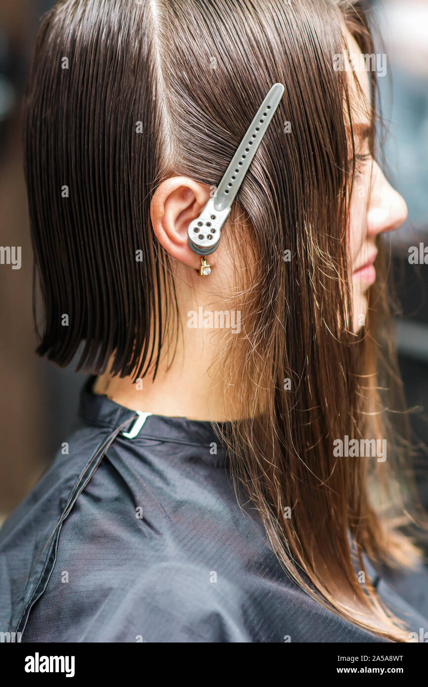 Young woman with wet or oily hair on a beauty salon side view. Hair salon,  beauty spa. Procedure of hair extensions Stock Photo - Alamy