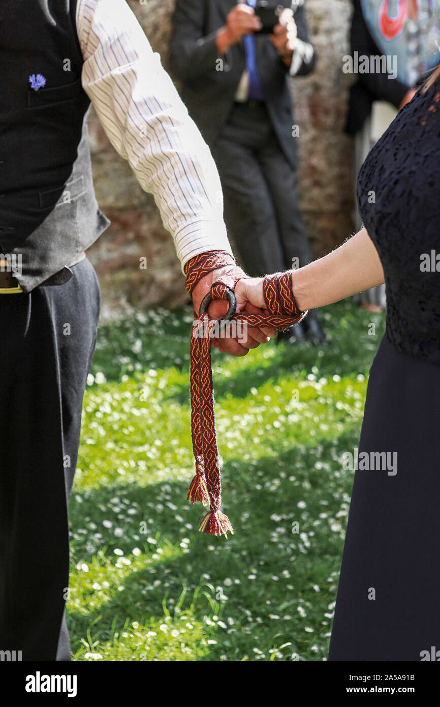 Handfasting ceremony of pagan origin, seen here undertaken in the rural county of Shropshire as close to the summer equinox as possible. 22-06-2019 Stock Photo