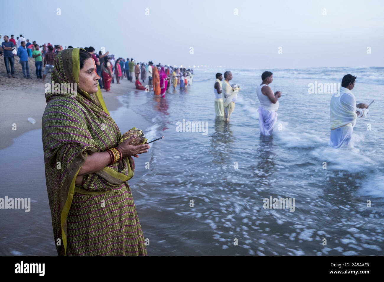 Chennai, Tamil Nadu, India. 14th Nov, 2018. People gather to worship at Marina beach during the festival.Chhath Puja is one of the vibrant and colorful festivals of India. Mainly ''Bihari'' community people celebrate this festival for two consecutive days in a year. They used to worship the Sun god during this time. Credit: Dipayan Bose/SOPA Images/ZUMA Wire/Alamy Live News Stock Photo