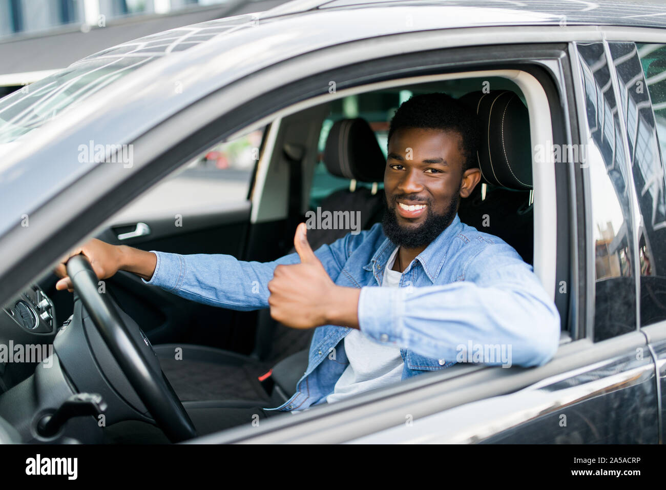 Водитель инструктор. Правительственные номера машин. Девушка отдает ключи от машины парню. Car have given. Девушка дарит ключи от машины.