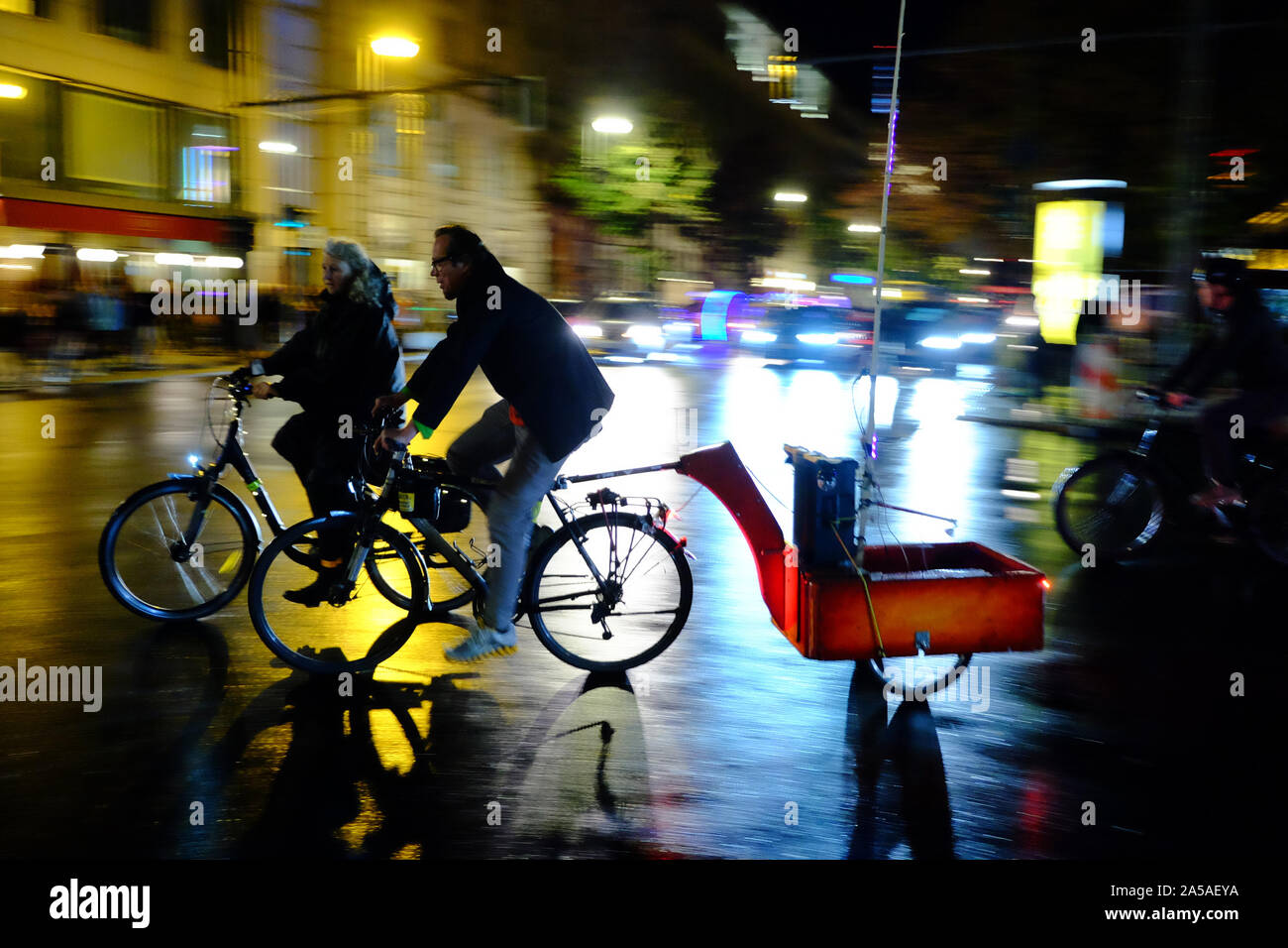 Berlin, Berlin, Germany. 18th Oct, 2019. Cyclists can be seen during the ADFC Light Ride (German: Lichterfahrt), a critical mass rally to protest for more road safety in city traffic for bicyclists.can be seen during the weekly Critical Mass Rally in central Berlin. Credit: Jan Scheunert/ZUMA Wire/Alamy Live News Stock Photo