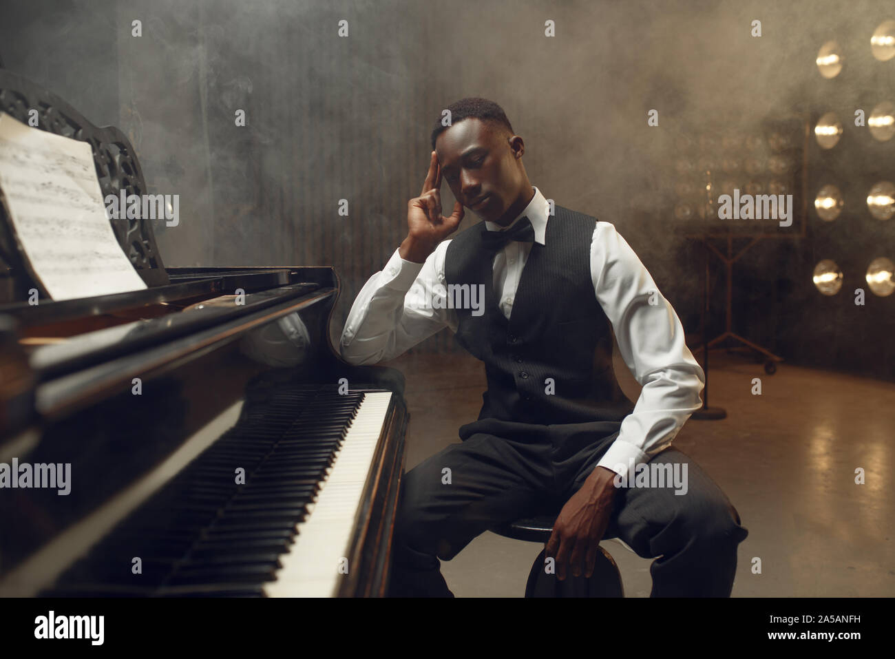 Black grand piano player, jazz performer Stock Photo - Alamy