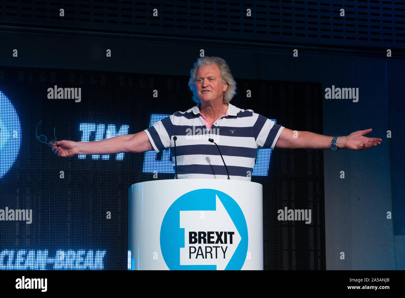 Tim Martin, founder of Wetherspoon and critic of the European Union, addresses a Brexit party rally. Stock Photo
