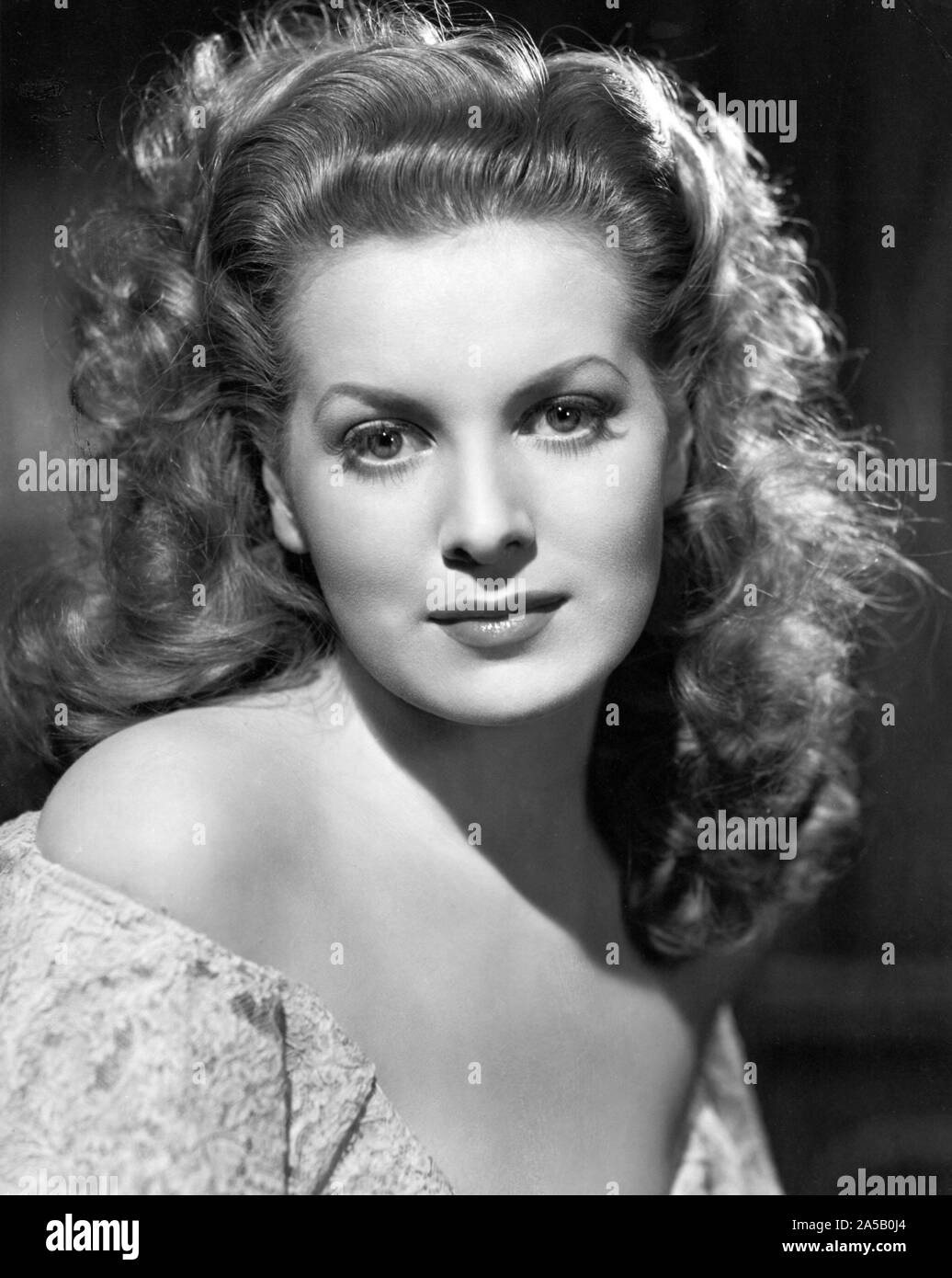 MAUREEN O'HARA in THE HUNCHBACK OF NOTRE DAME (1939), directed by WILLIAM  DIETERLE. Credit: RKO / Album Stock Photo - Alamy