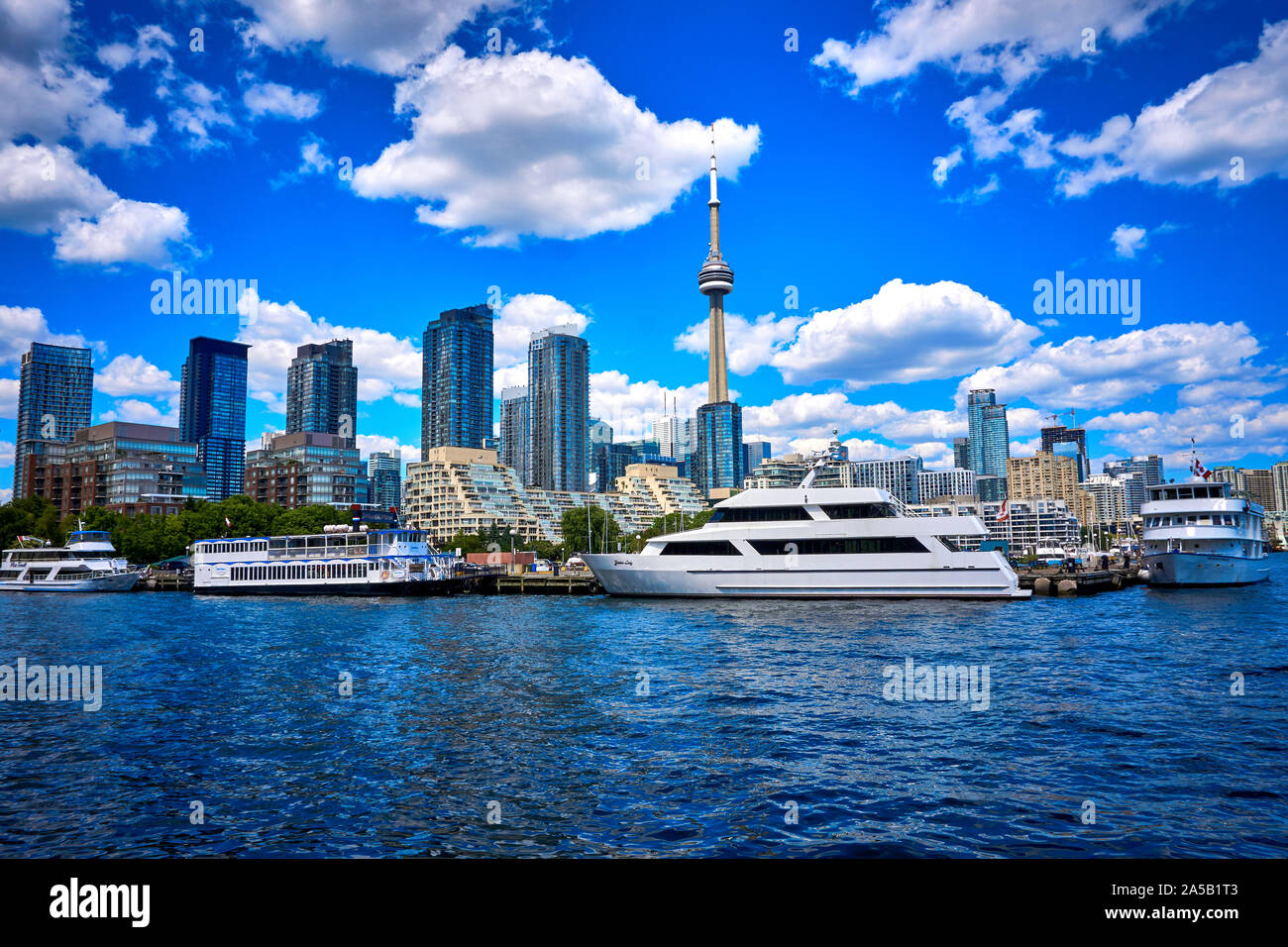 Cn tower skyline hi-res stock photography and images - Alamy