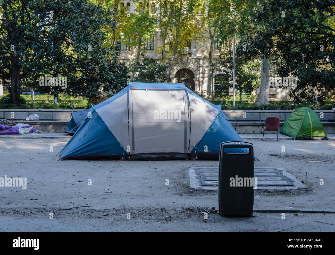 Madrid, Spain, 27 th September 2019. View of a tent in Paseo del Prado, Madrid city, Spain. Credit: Enrique Davó Stock Photo