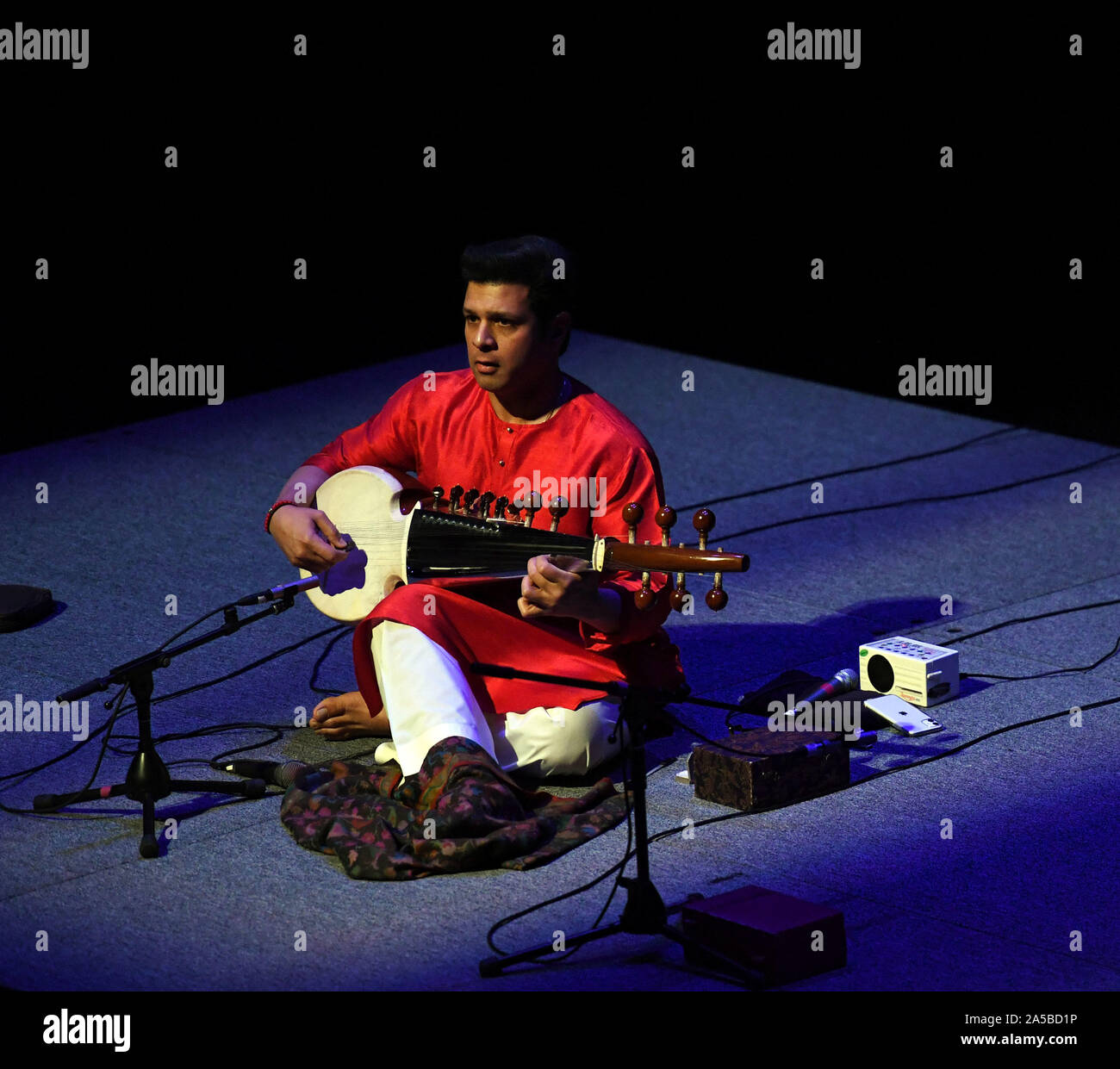 Sarod hires stock photography and images Alamy