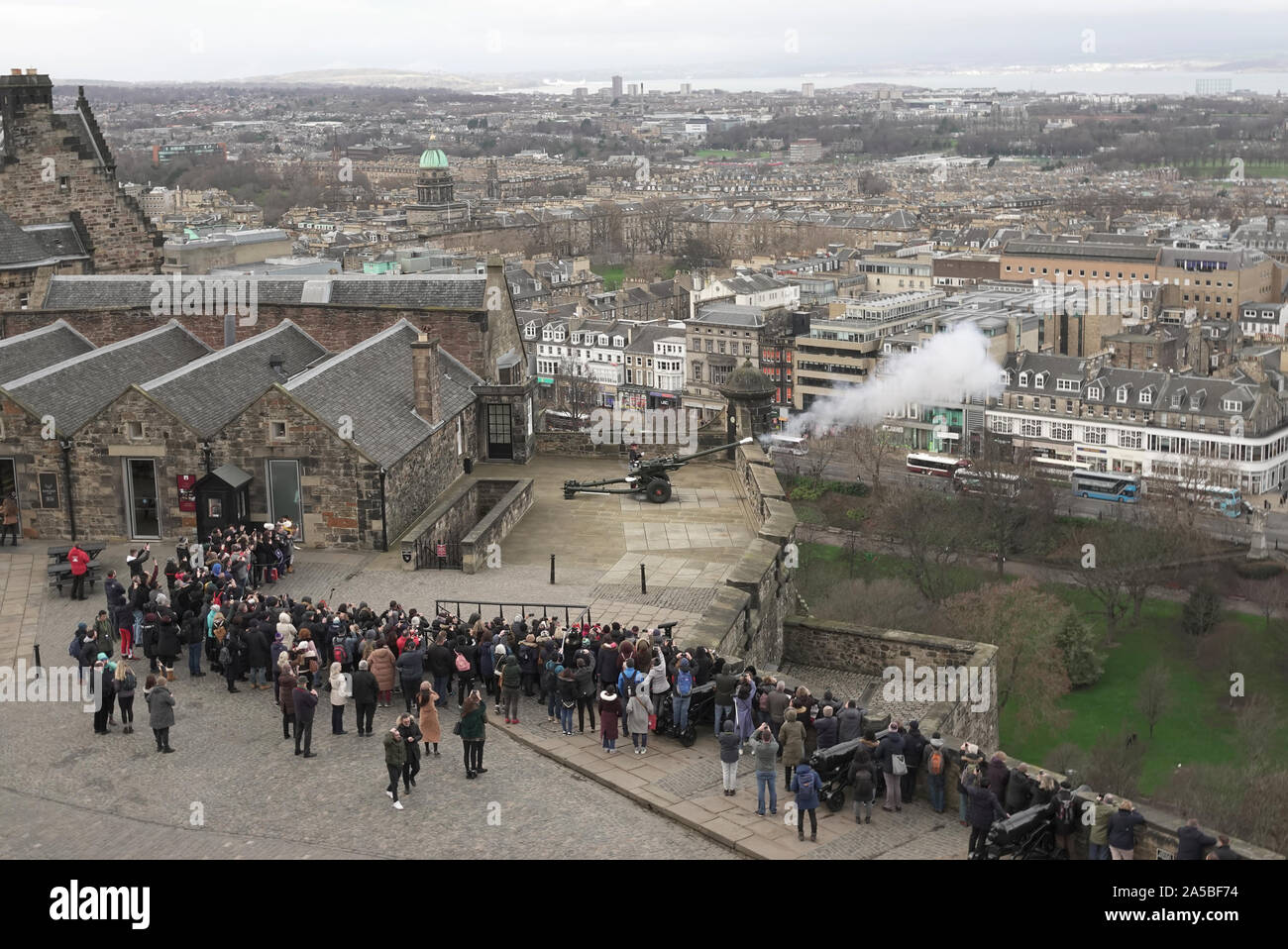 The One o'clock gun firing from Edinburgh Castle, Scotland Stock Photo