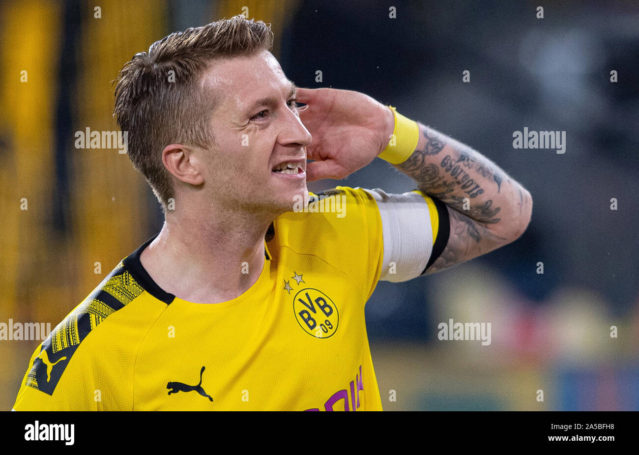 Dortmund, Germany. 19th Oct, 2019. Soccer: Bundesliga, Borussia ...