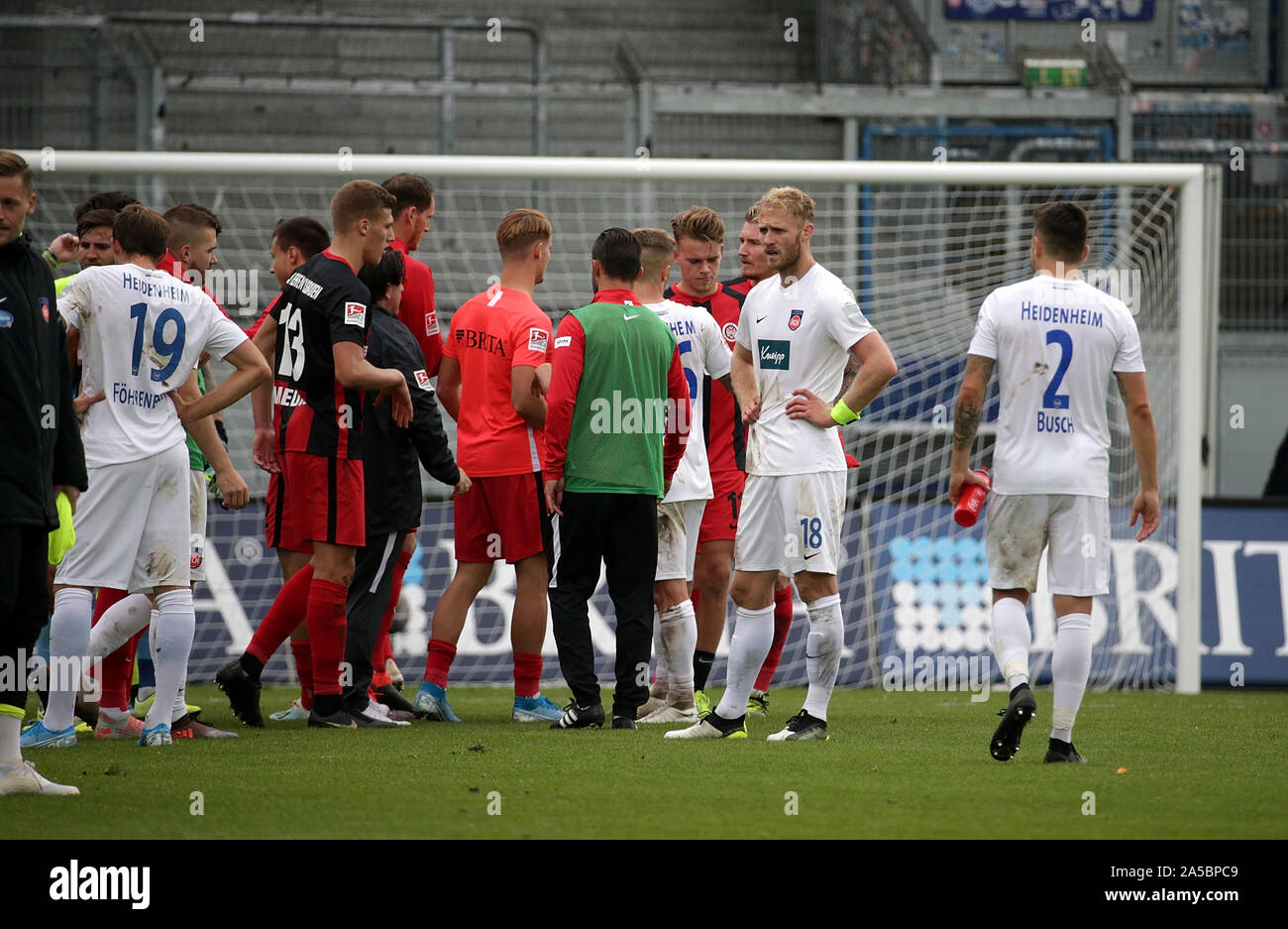 Wiesbaden, Germany. 19th Oct, 2019. Football Bundesliga 10th matchday, SV Wehen Wiesbaden - 1. FC Heidenheim on 19.10.2019 in the Brita-Arena - Wiesbaden (Hessen). A disappointed Sebastian Griesbeck from Heidenheim (2nd from right), Marnon Busch. Credit: Hasan Bratic/dpa - IMPORTANT NOTE: In accordance with the requirements of the DFL Deutsche Fußball Liga or the DFB Deutscher Fußball-Bund, it is prohibited to use or have used photographs taken in the stadium and/or the match in the form of sequence images and/or video-like photo sequences./dpa/Alamy Live News Stock Photo