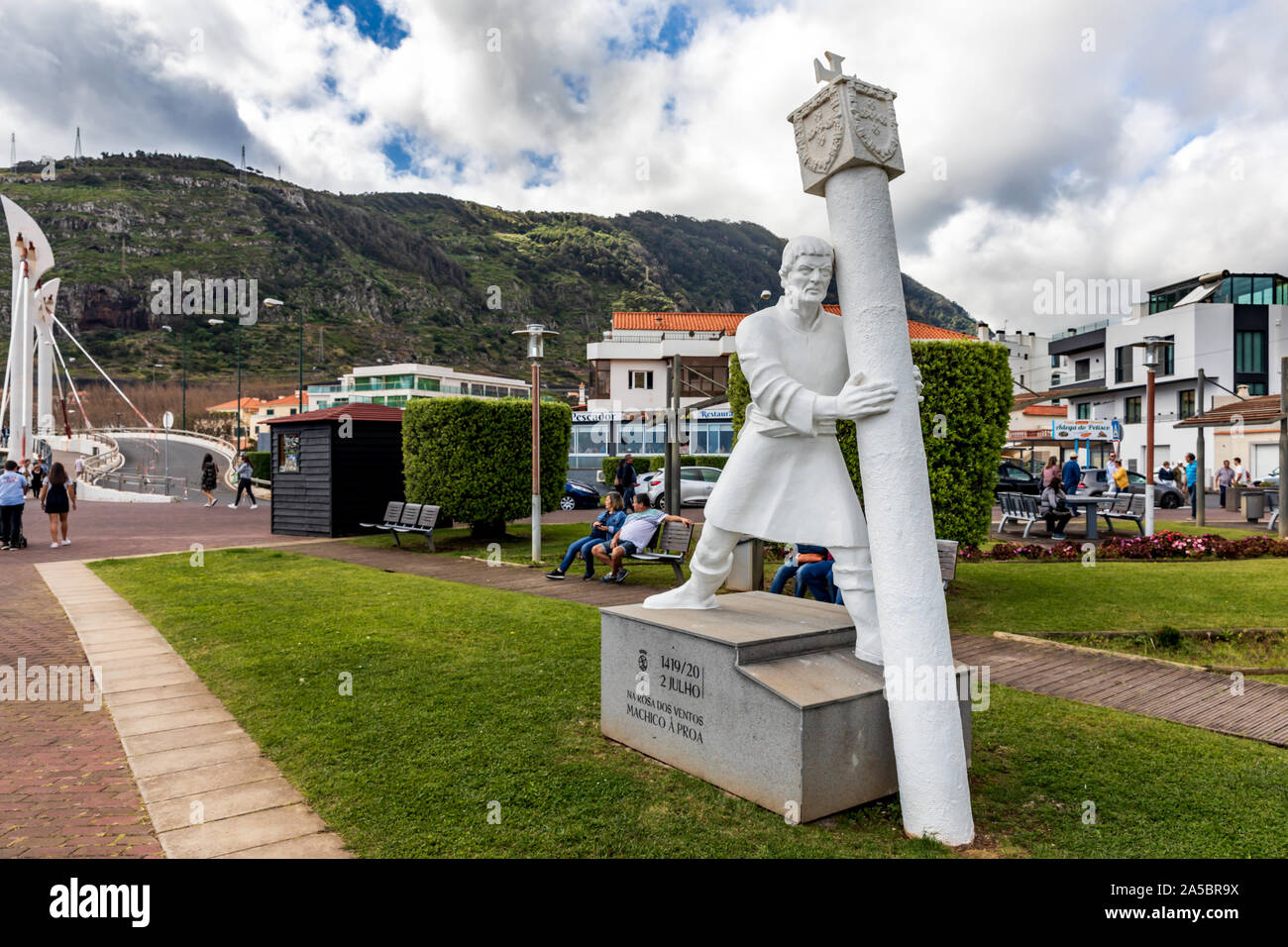 Machico à proa. A statue commemorating the first landing of the Portugese explorers on the island of Madeira in Machico. Stock Photo