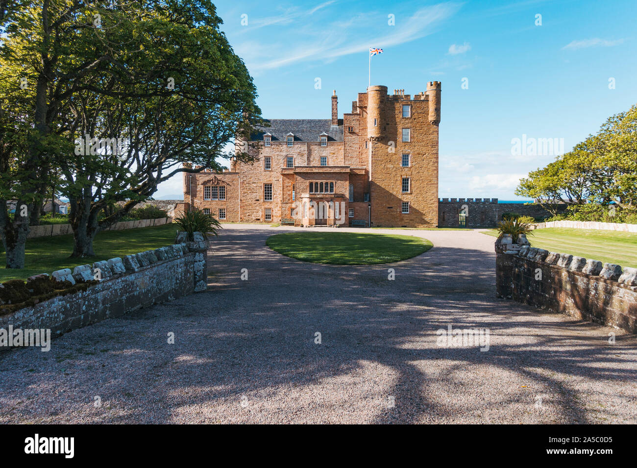The Castle of Mey, built in the mid 16th century, bought and restored in the 1950s by Queen Elizabeth The Queen Mother. Now open to tourists May-Sept Stock Photo