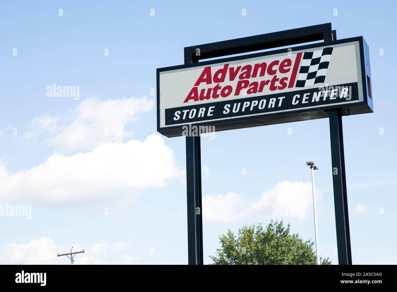 Auto parts store hires stock photography and images Alamy