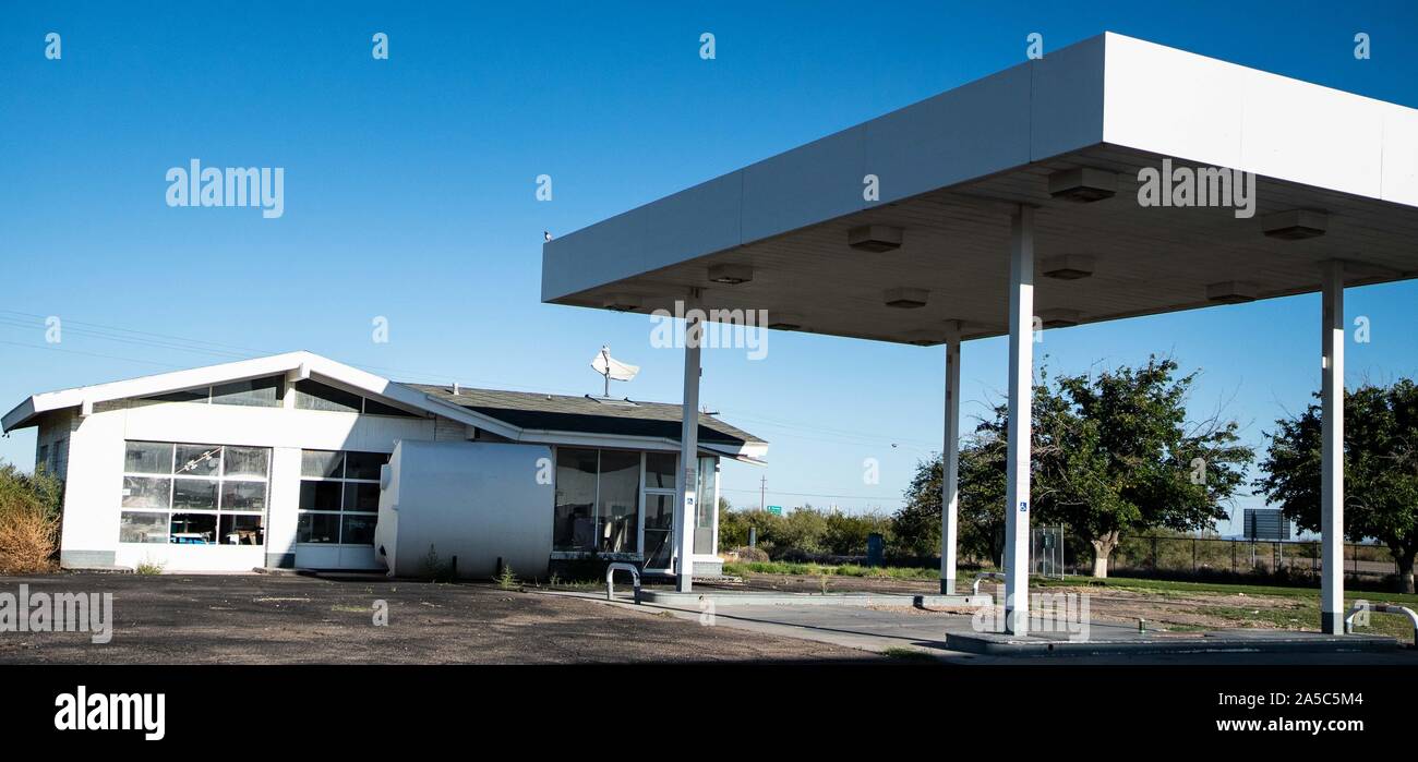 Abandoned New Mexico Gas Station Stock Photo Alamy abandoned-new-mexico-gas-station-stock-photo-alamy