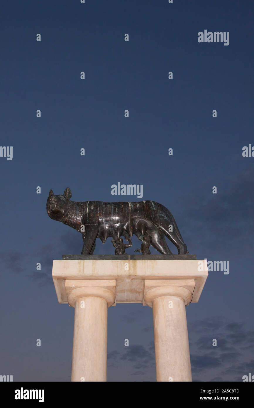 Romulus and Remus statue Stock Photo - Alamy