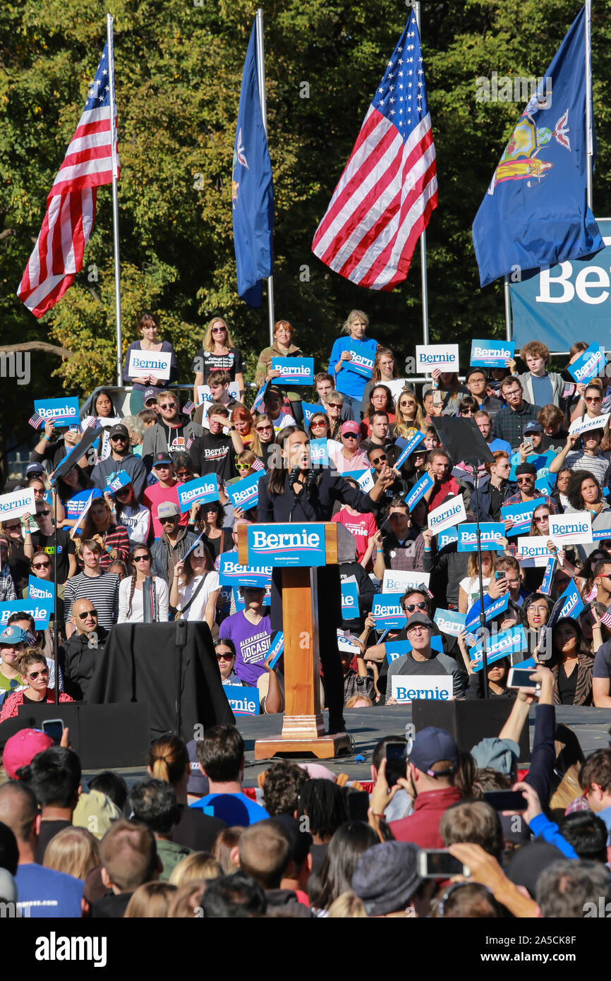 Queensbridge Park, Queens, New York, USA - October 19, 2019: huge ...