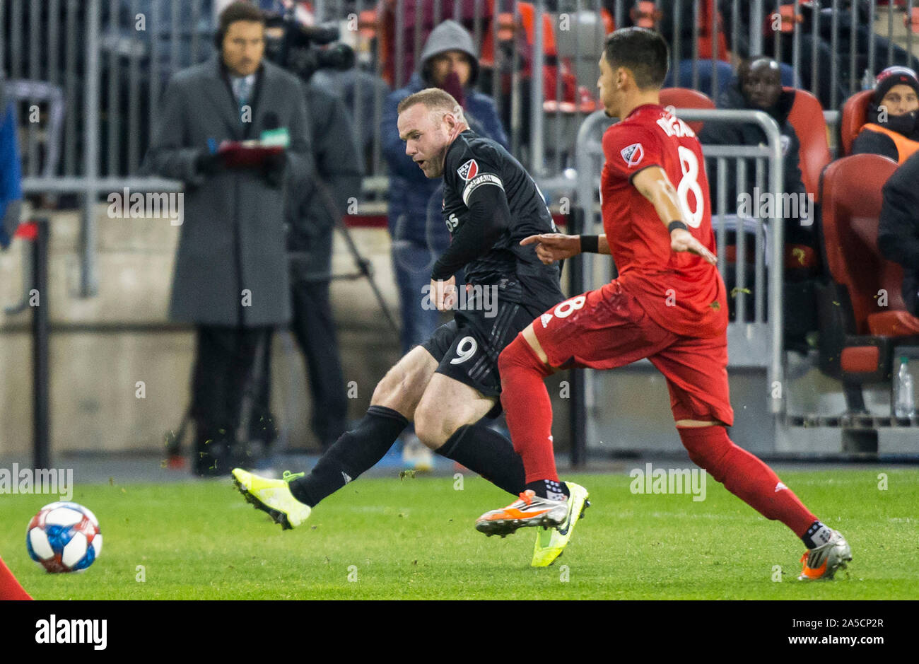 Toronto, Canada. 19th Oct, 2019. Wayne Rooney (L) of D.C. United passes the ball during the first round match of the 2019 Major League Soccer (MLS) Cup Playoffs between D.C. United and Toronto FC at BMO Field in Toronto, Canada, Oct. 19, 2019. Credit: Zou Zheng/Xinhua/Alamy Live News Stock Photo