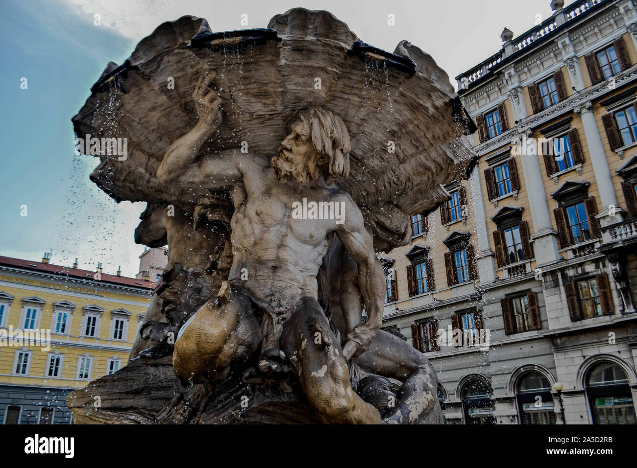Fontana dei tritoni hi-res stock photography and images - Alamy