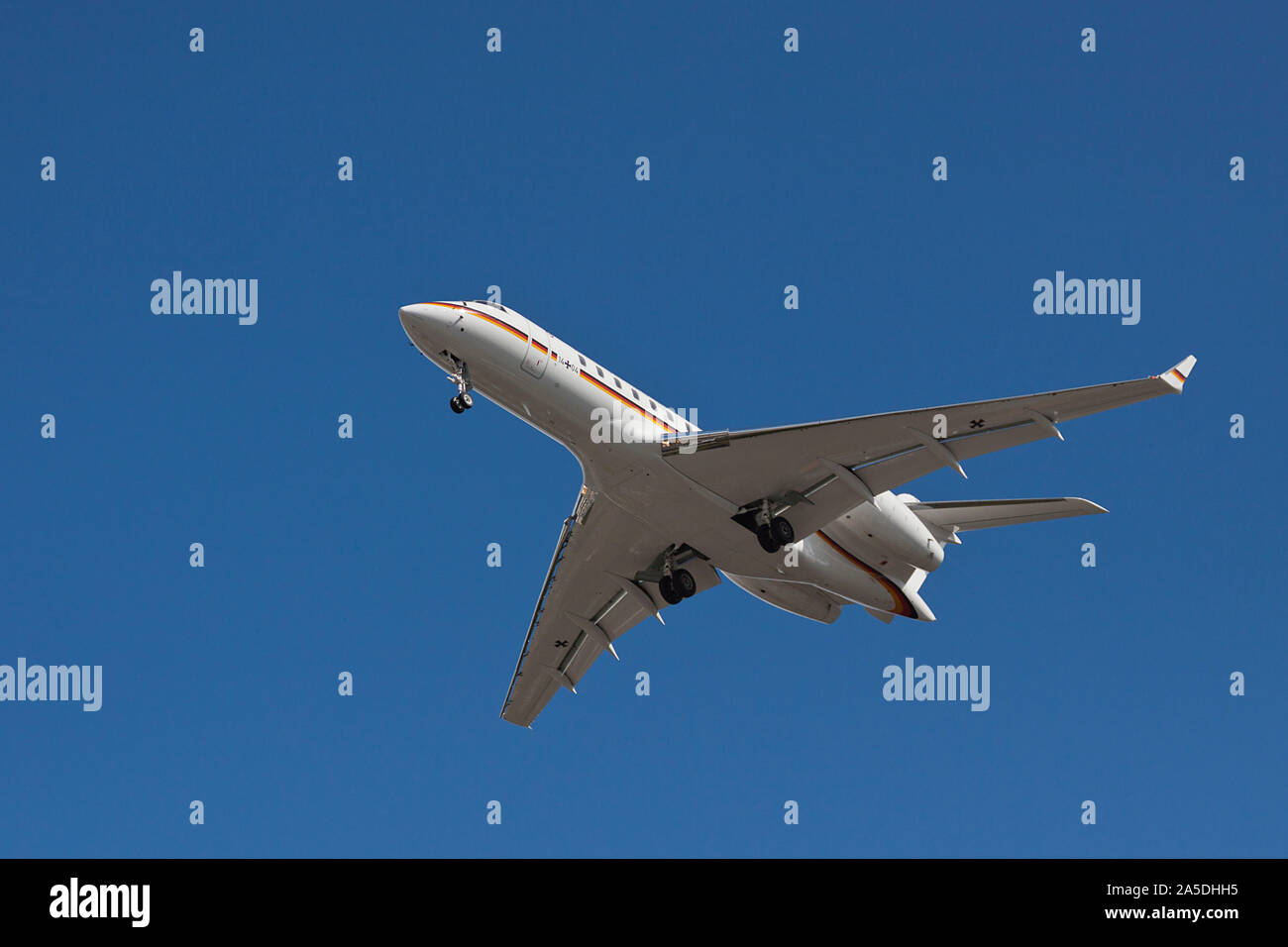 Download Bombardier Global 5000 High Resolution Stock Photography And Images Alamy PSD Mockup Templates