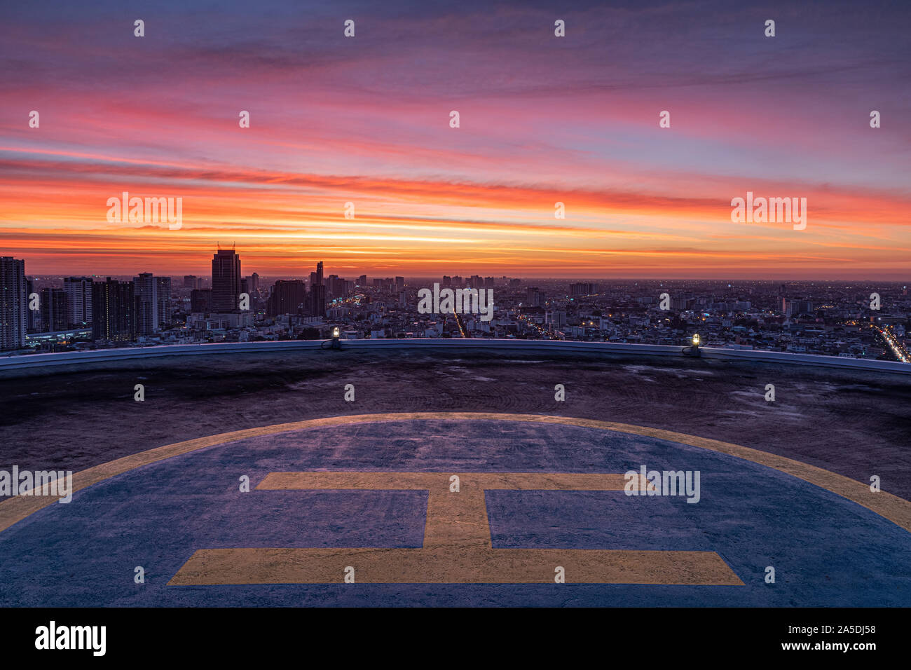 Helicopter landing pad hires stock photography and images Alamy