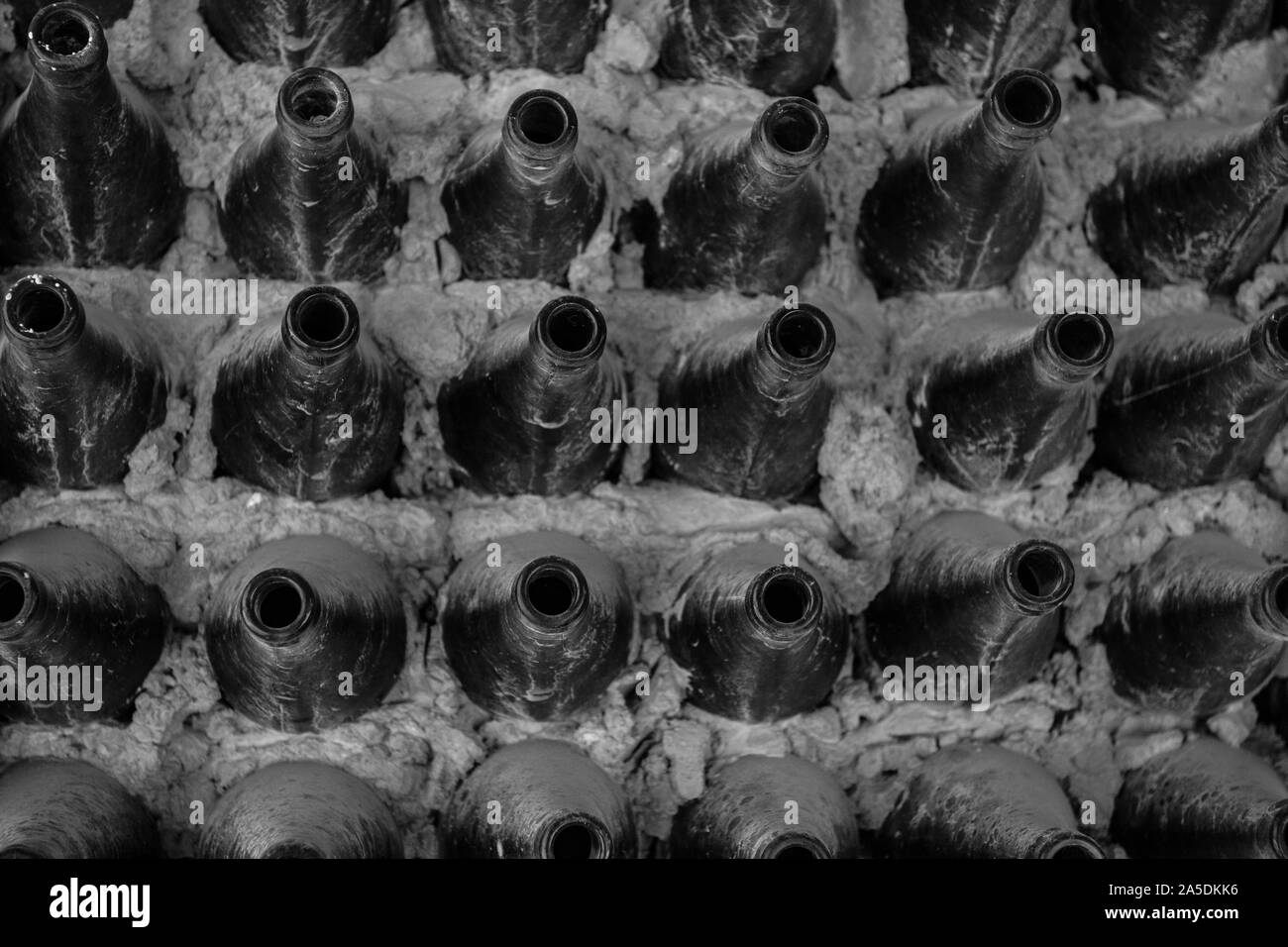 Bottle house lightning ridge new hires stock photography and images