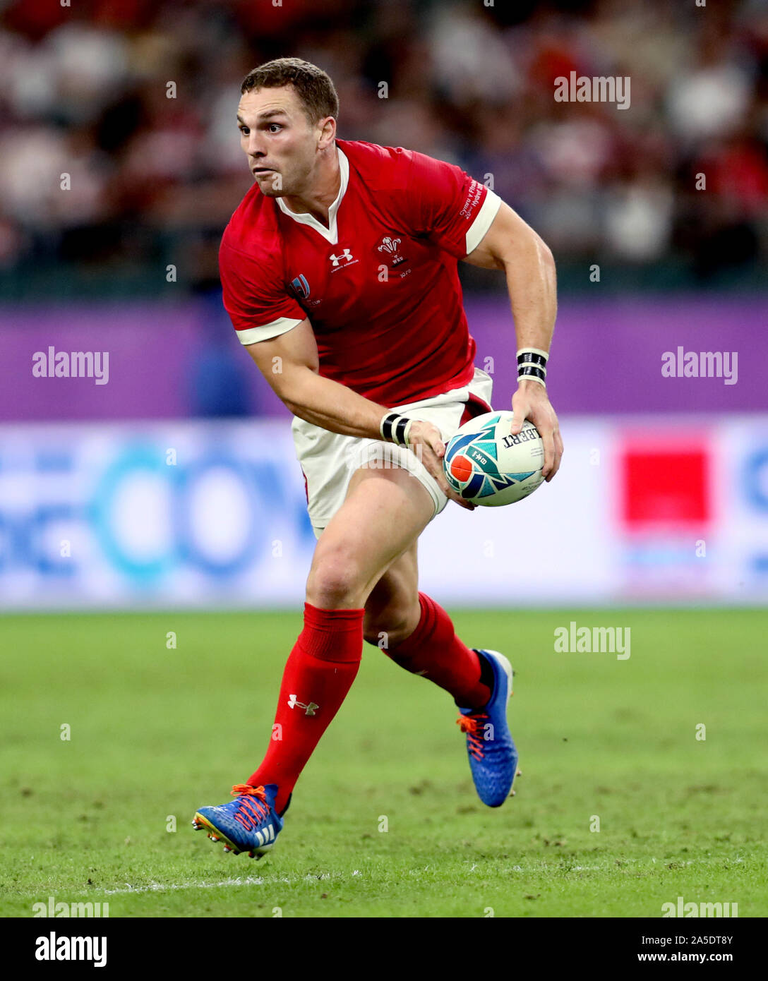 Full length rugbyu wales hi-res stock photography and images - Alamy