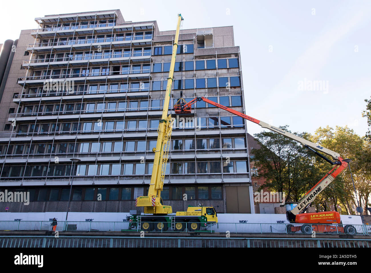 renovation of the Filmhaus (film house) of Westdeutscher Rundfunk at the street Nord-Sued-Fahrt, Cologne, Germany.  Sanierung des Filmhauses des Westd Stock Photo