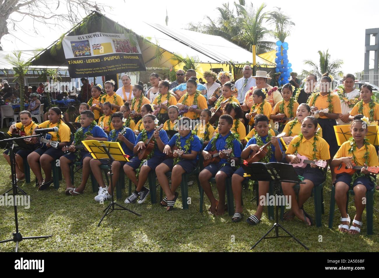 Alofi, Niue. 19th Oct, 2019. People celebrate the 45th anniversary of the Constitution Day of Niue in Alofi, Niue, Oct. 19, 2019. Saturday marked the 45th anniversary of the Constitution Day of Niue. Niue's granting by the New Zealand Parliament in 1974 is celebrated yearly as its independence on "Constitution Day" on Oct. 19. Credit: Lu Huaiqian/Xinhua/Alamy Live News Stock Photo