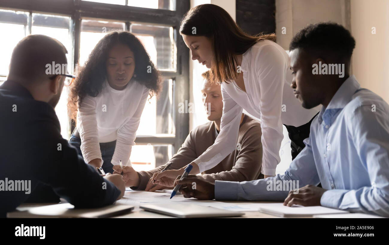 Business people team paperwork hi-res stock photography and images - Alamy
