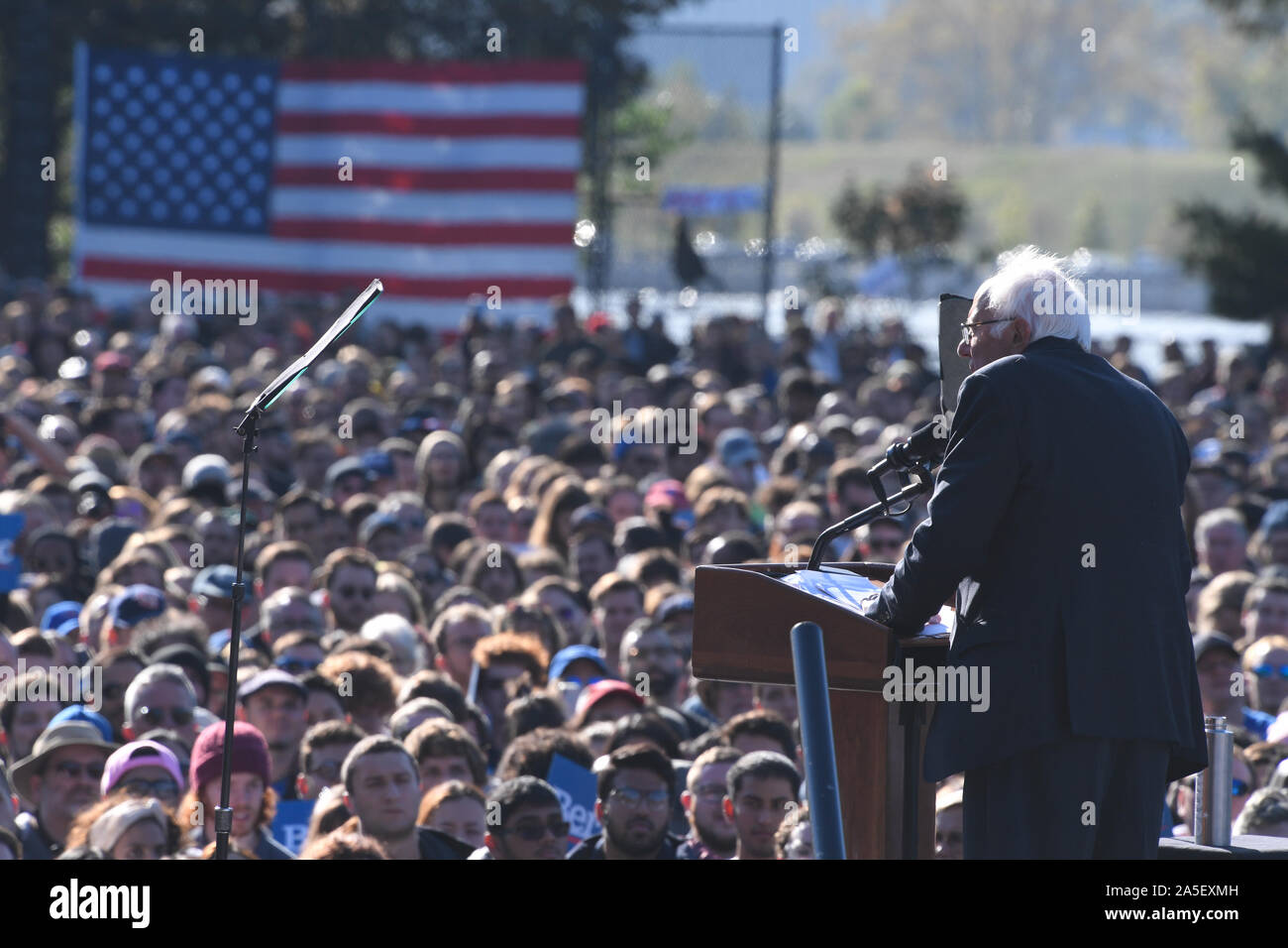 Bernie Rally Bridge Persaonality High Resolution Stock Photography and Images - Alamy