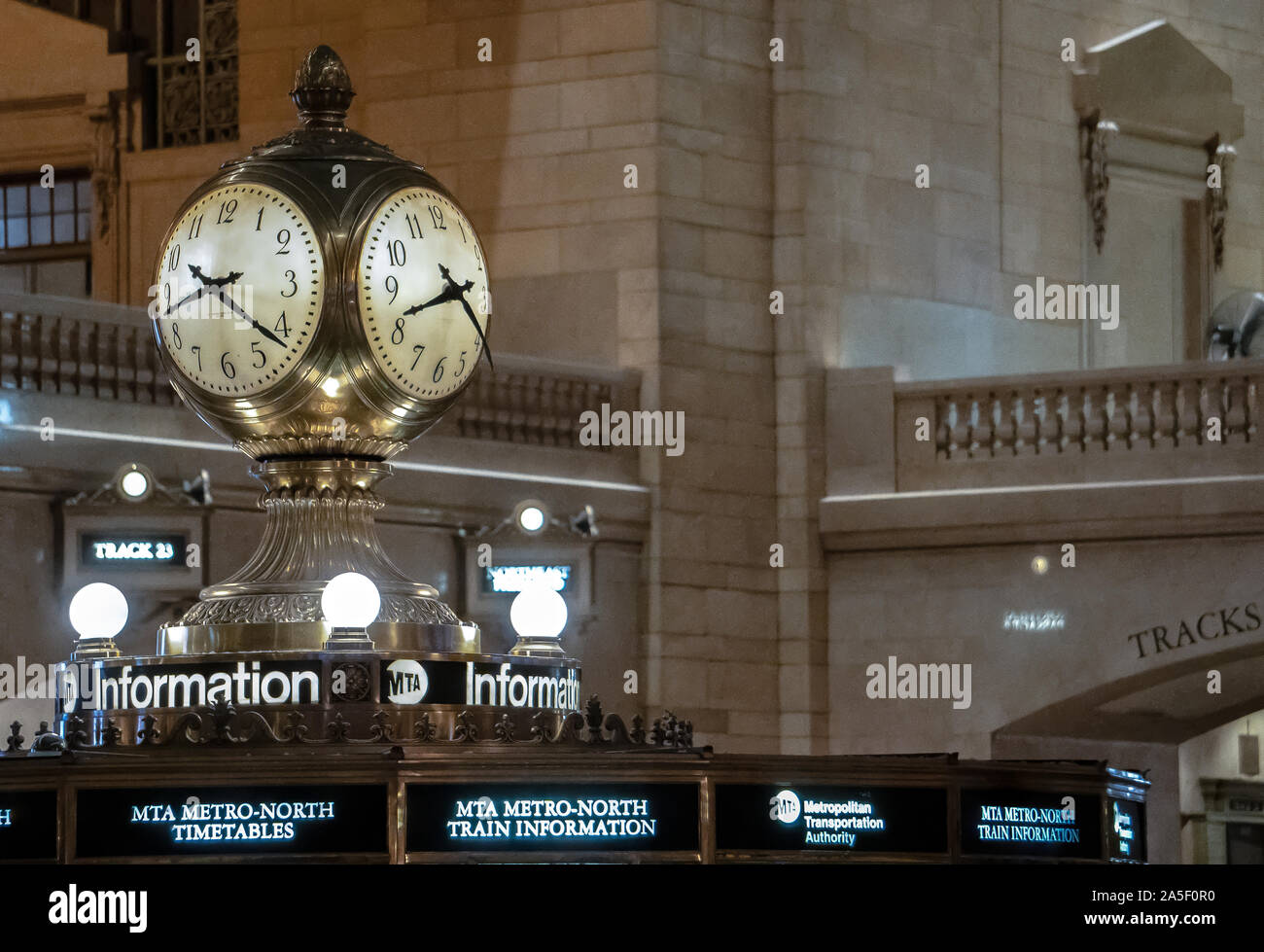 Mta information booth clock hires stock photography and images Alamy