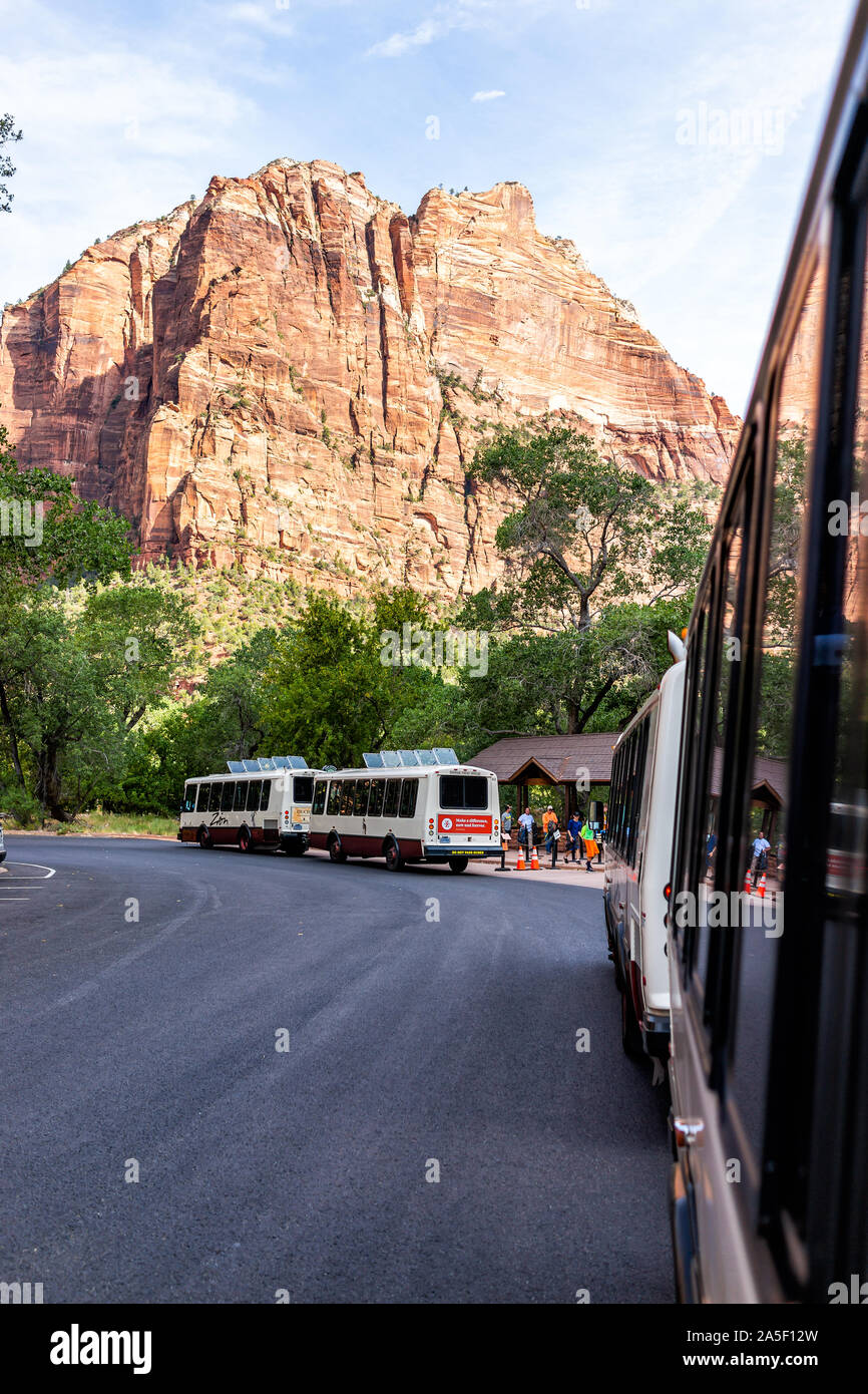 Parking lot shuttle bus hires stock photography and images Alamy
