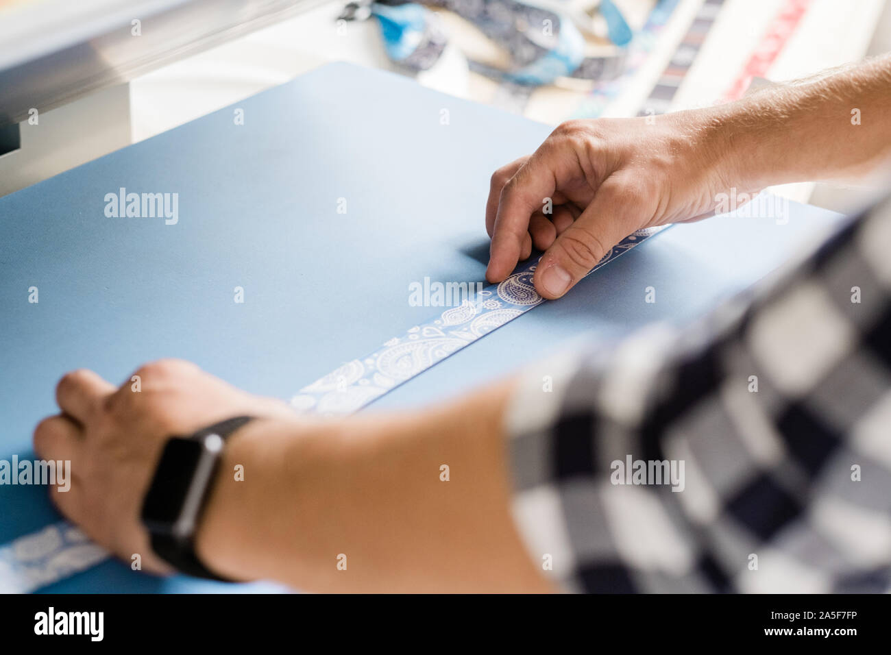 Коза на ходулях игра. Коза на ходулях игра. Puts master. Коврик для обучения правой и левой обуви. Puts master.