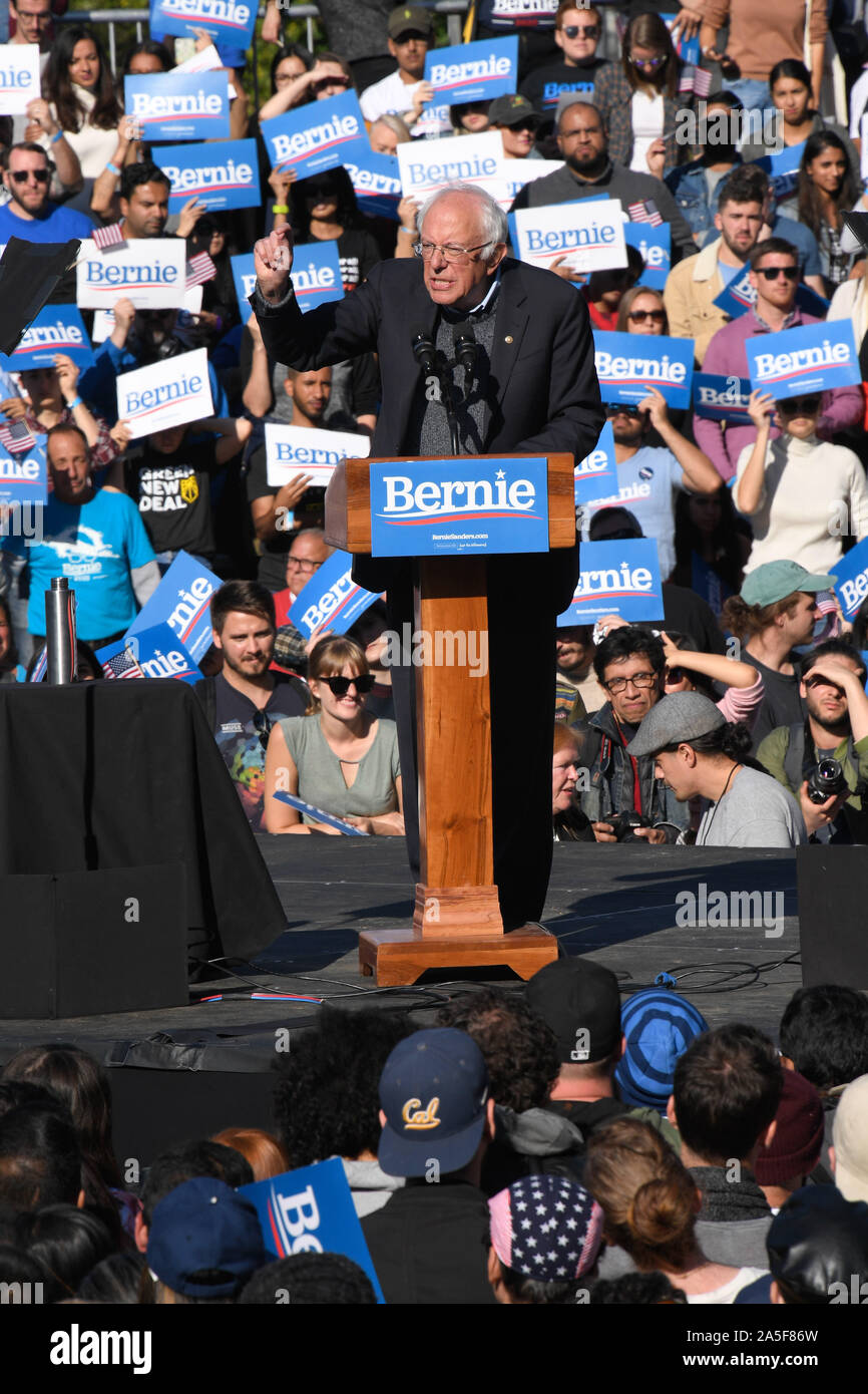 Long Island City, New York, USA. 19th Oct, 2019. Democratic ...