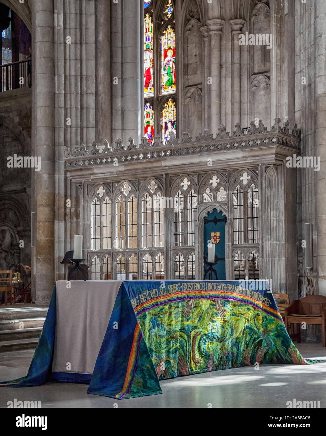 Nave winchester cathedral hi-res stock photography and images - Alamy