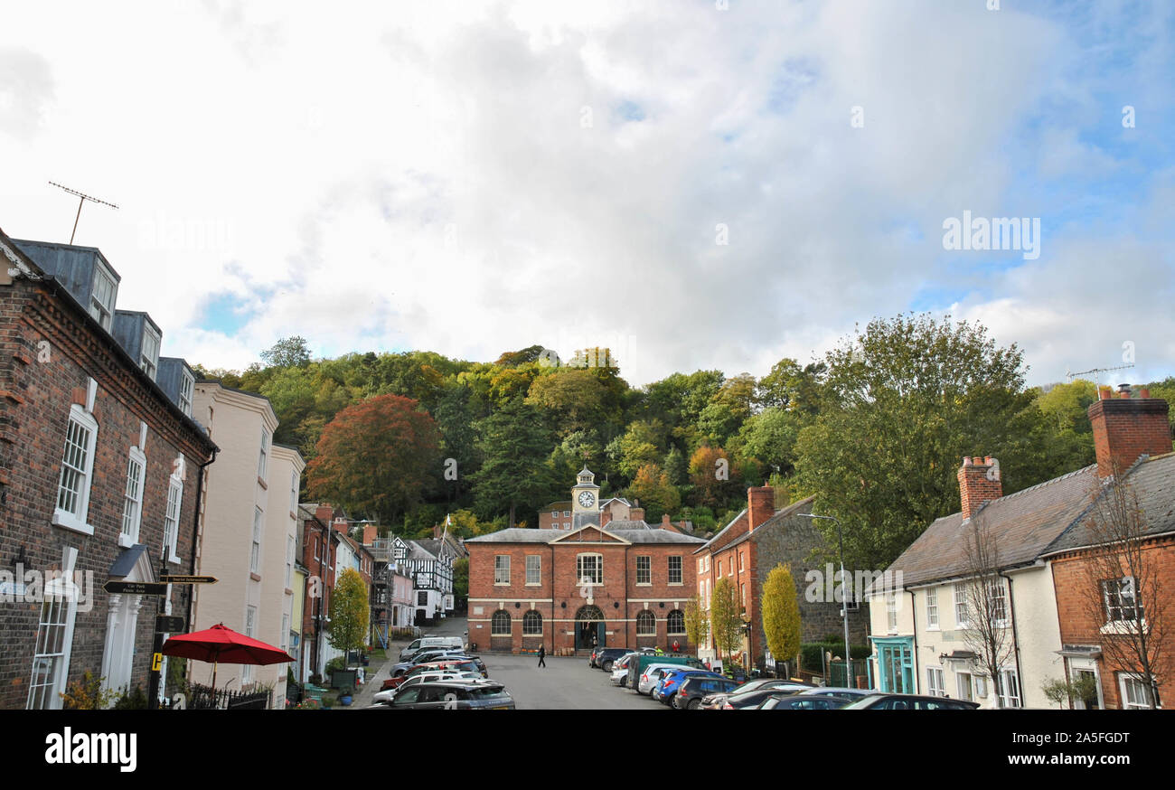Montgomery Town Square showing the Town Hall and hill with trees behind