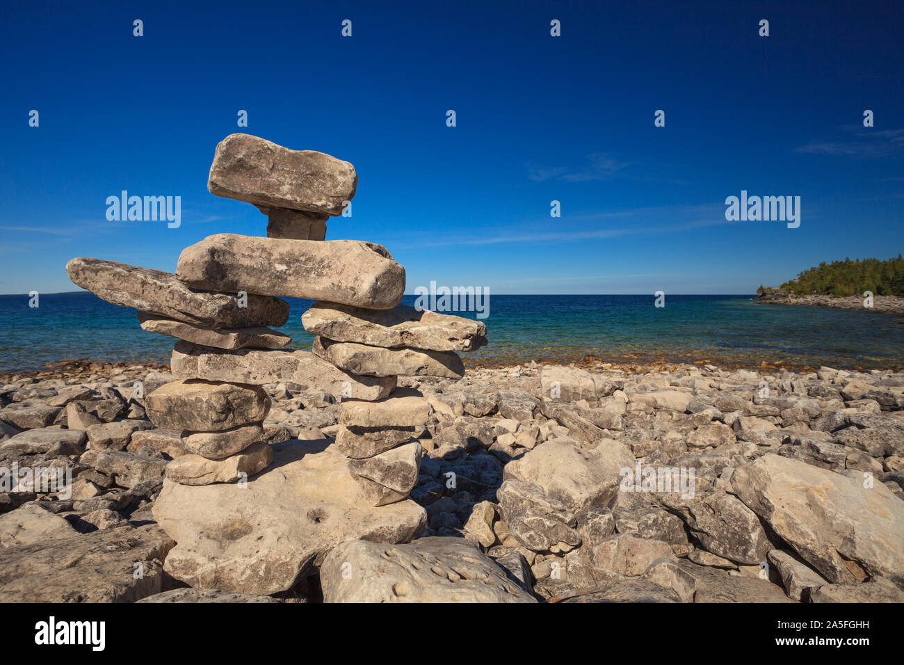Inukshuk on beach hires stock photography and images Alamy