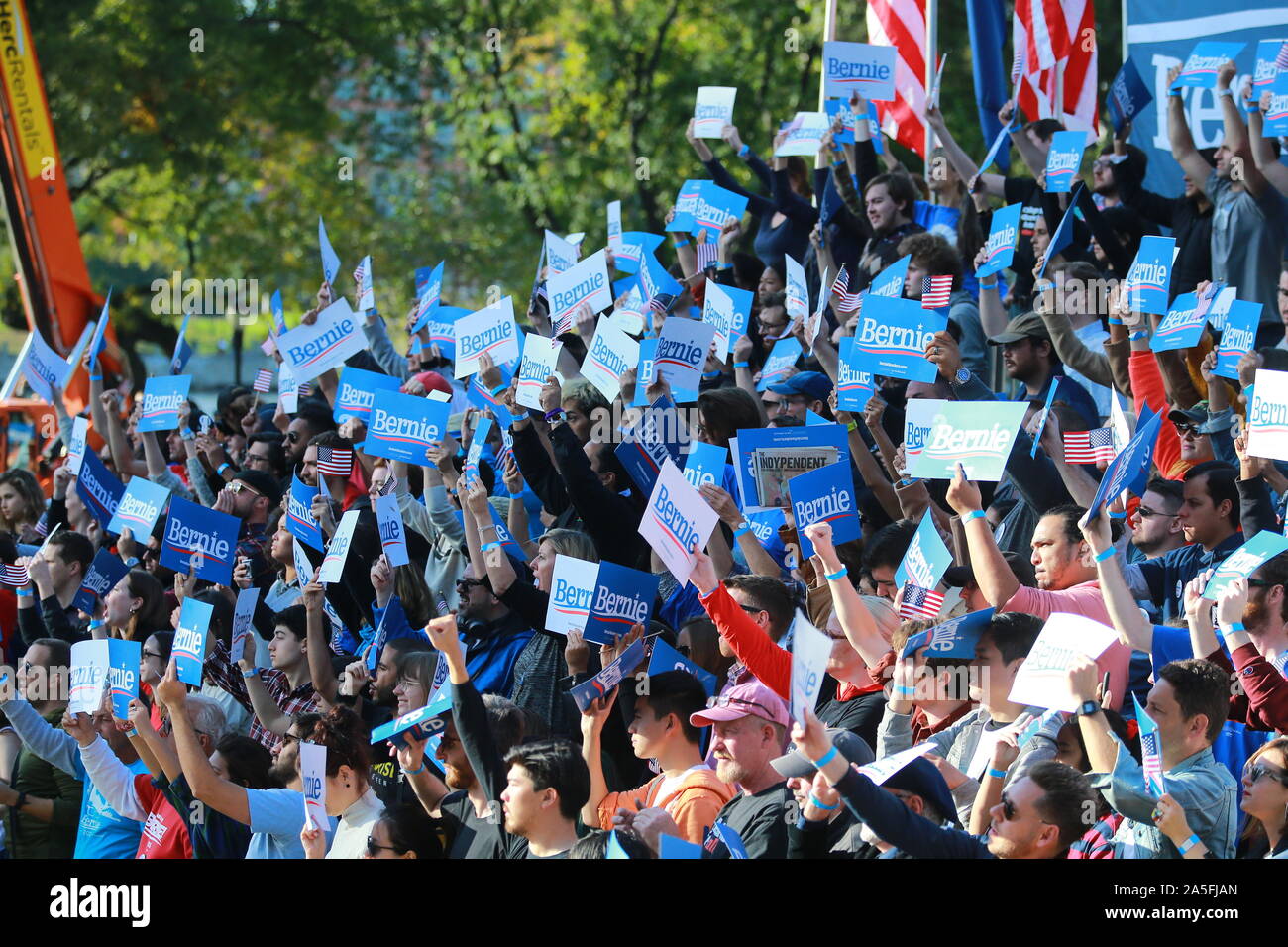 Bernie Rally Bridge Queensboro bridge trees hi-res stock photography and images - Alamy