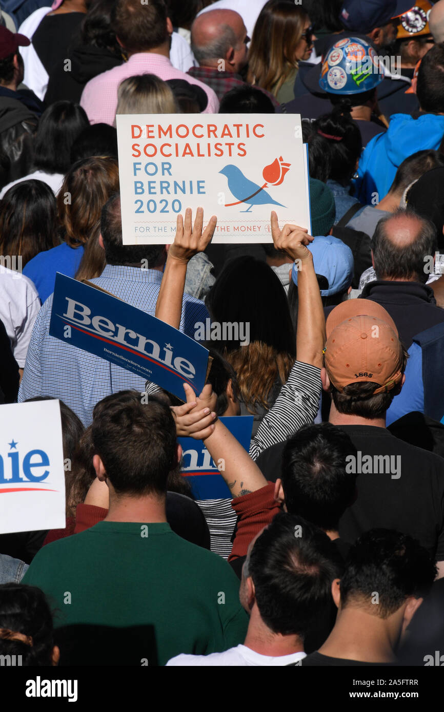 Bernie Rally Bridge Queensbridge park hi-res stock photography and images - Alamy