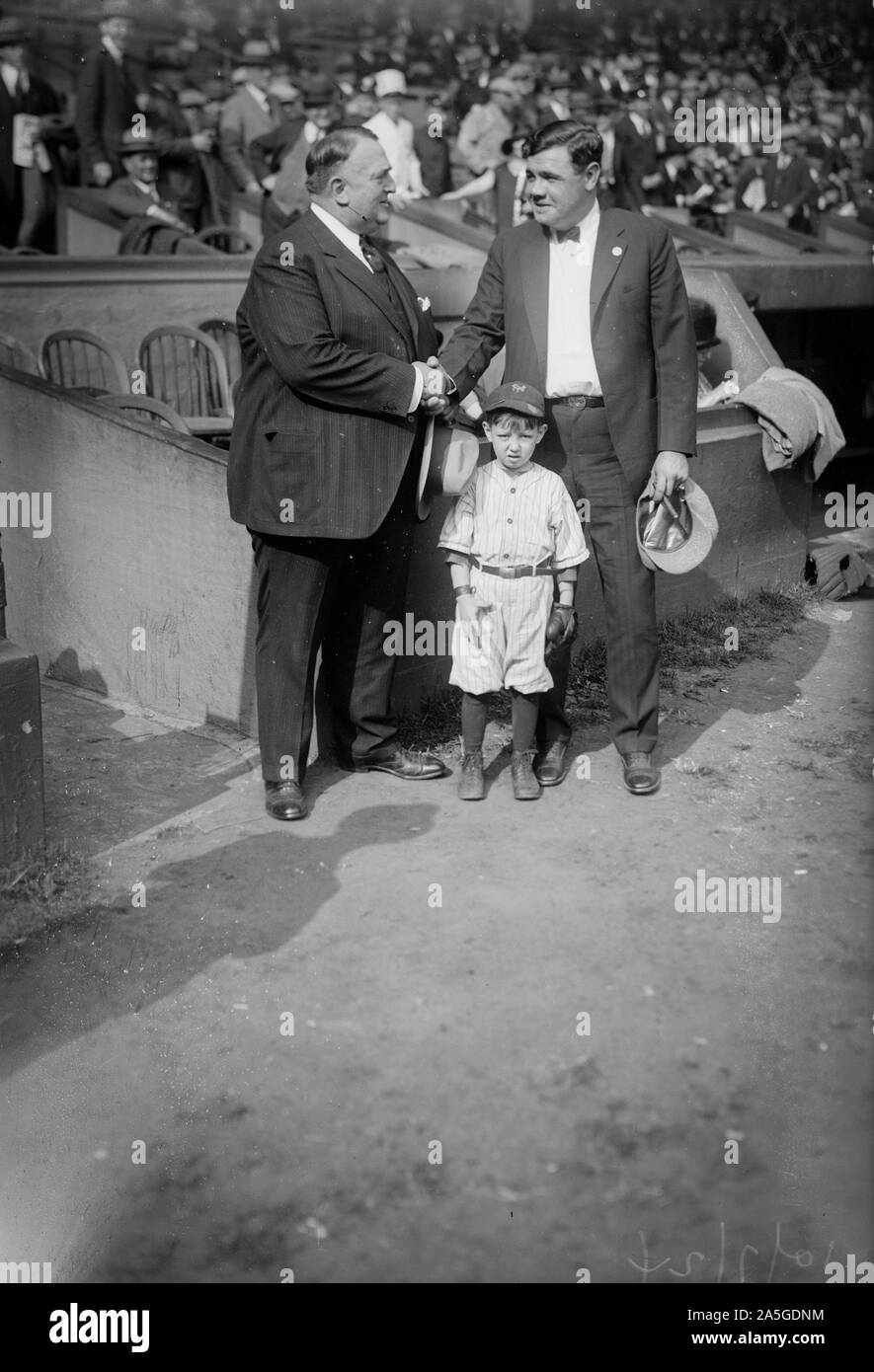 Babe Ruth, Bill Edwards, and baseball team mascot Stock Photo