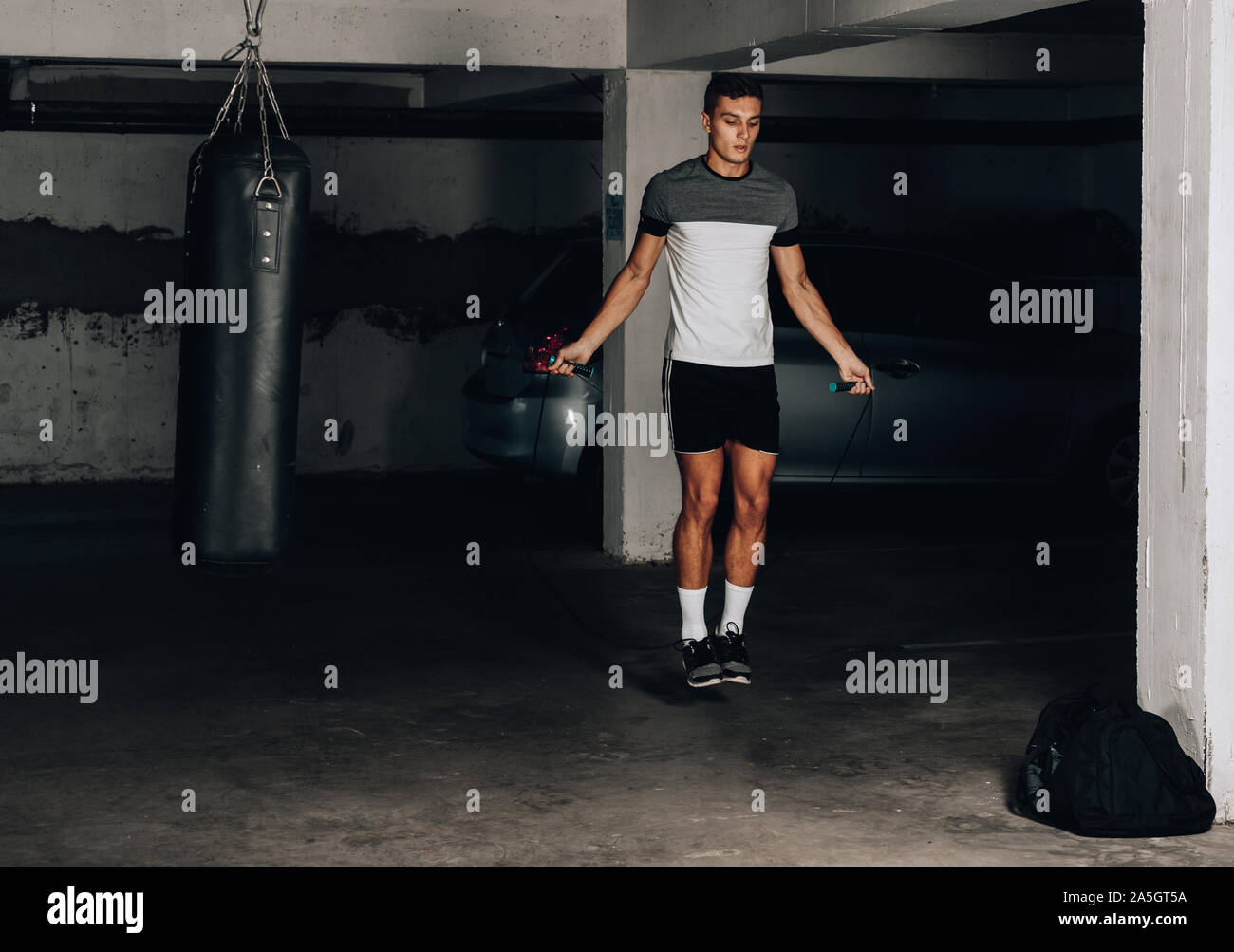 Professional boxer jumping rope hi-res stock photography and images - Alamy