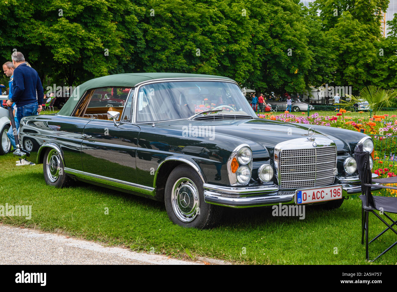 BADEN BADEN, GERMANY - JULY 2019: dark green black MERCEDES-BENZ S CLASS  W108, W109 1965 cabrio, oldtimer meeting in Kurpark Stock Photo - Alamy