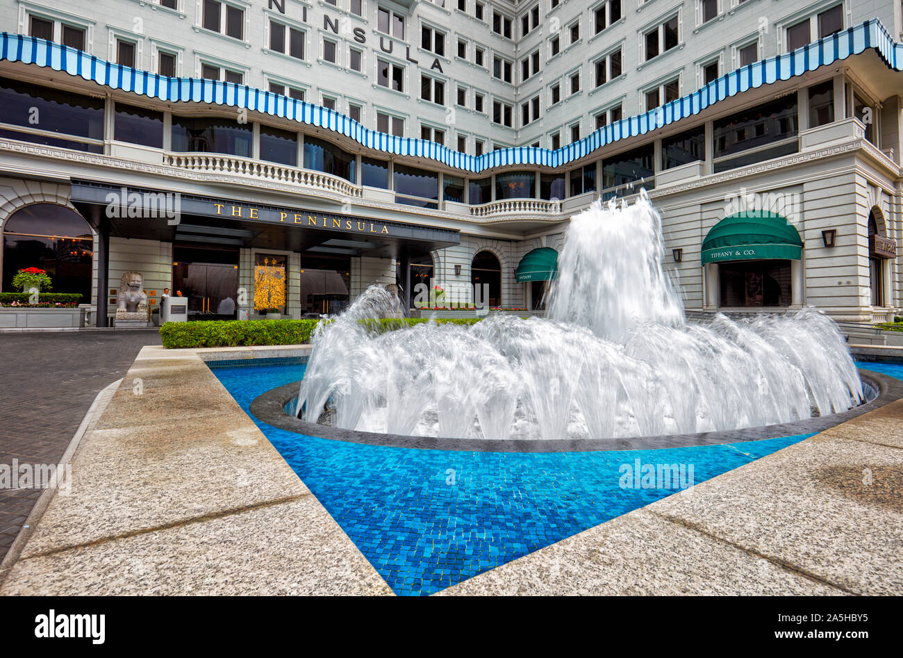 Water fountain in front of The Peninsula Hong Kong hotel. Kowloon, Hong Kong, China Stock Photo